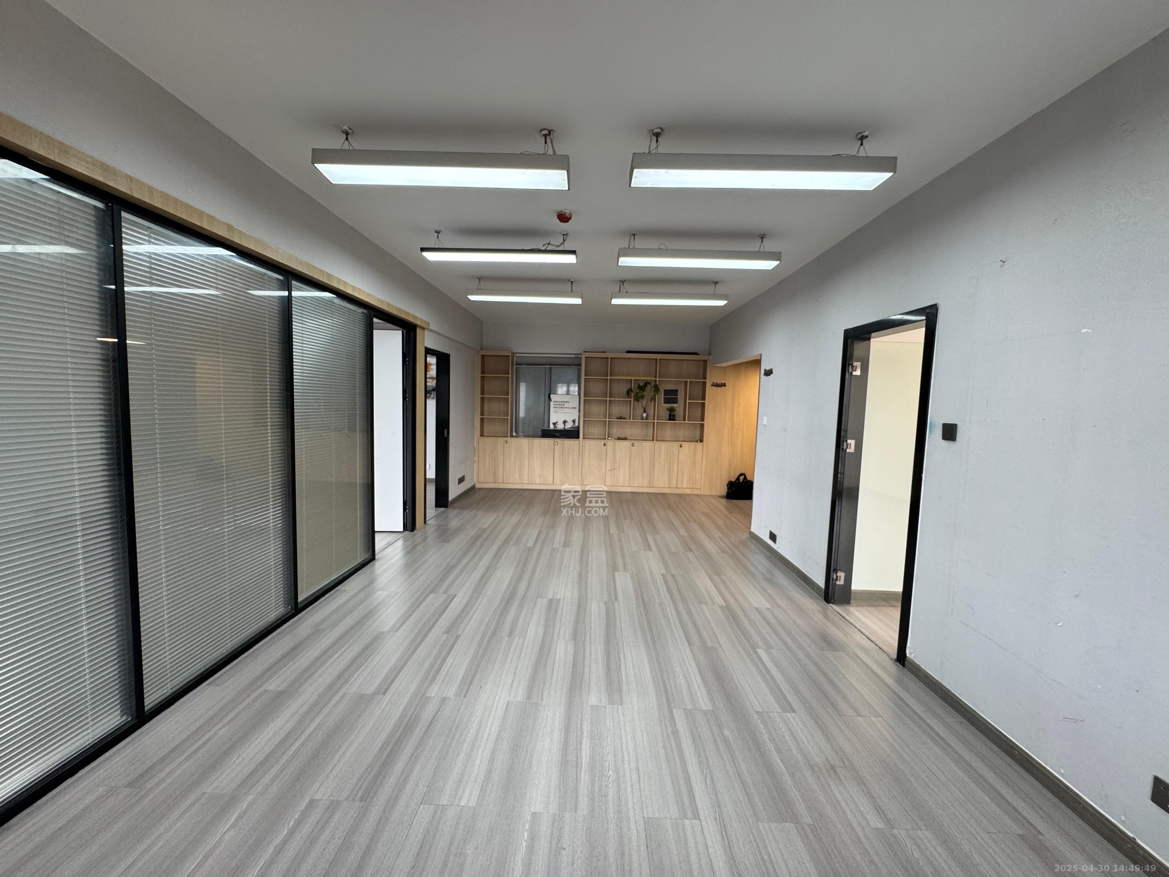 西子一间  3室2厅1卫   4800.00元/月室内图