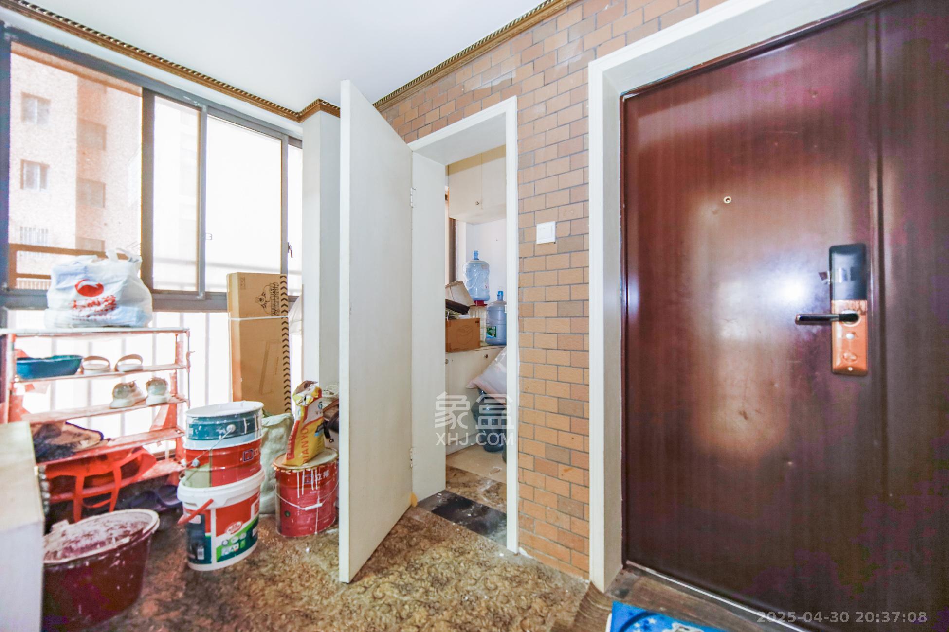 上海城小区 3室2厅1卫 90.0万 上海城小区 3室2厅1卫 90.0万阳台