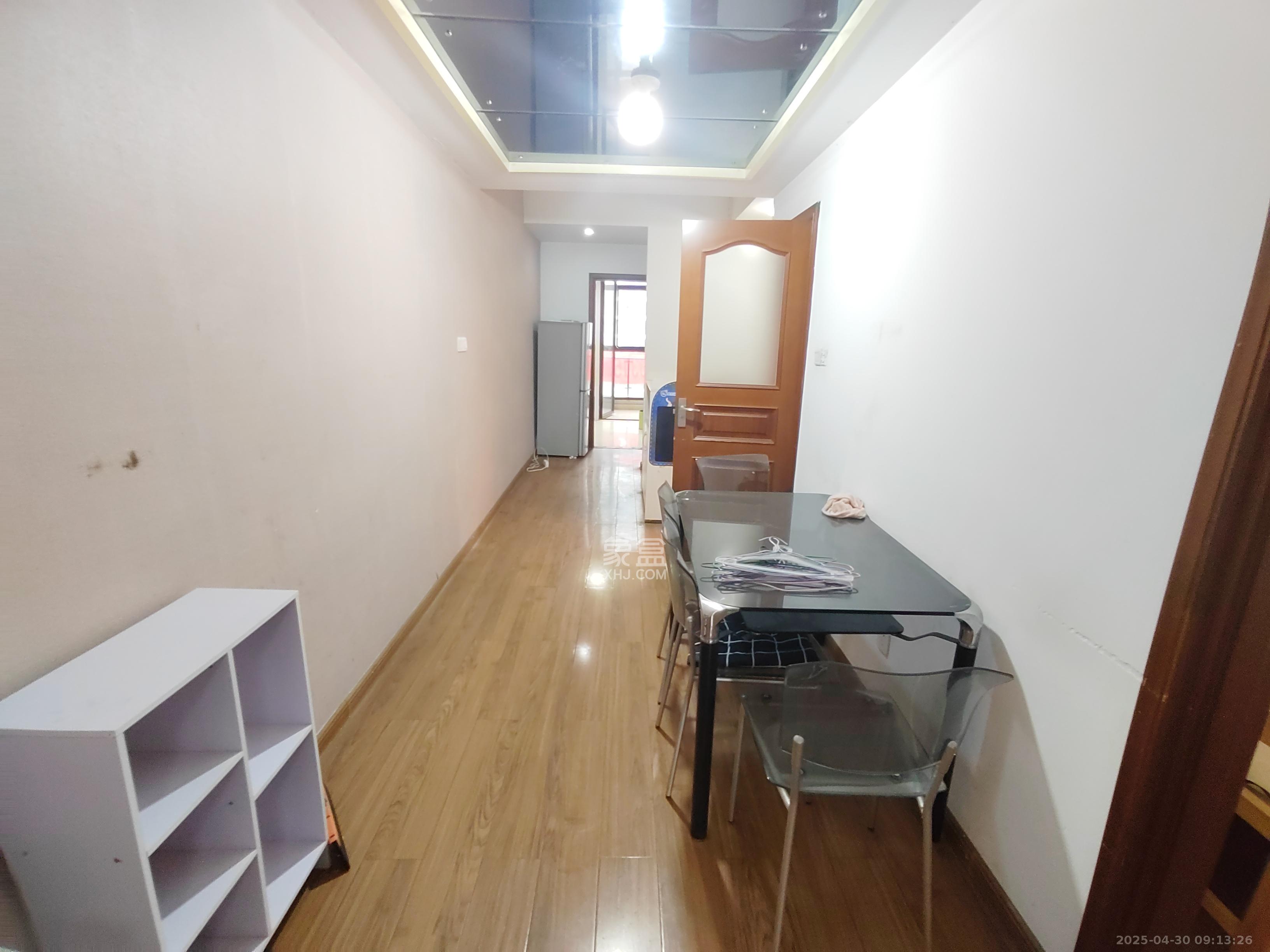 阳光100三期  3室2厅2卫   2400.00元/月室内图