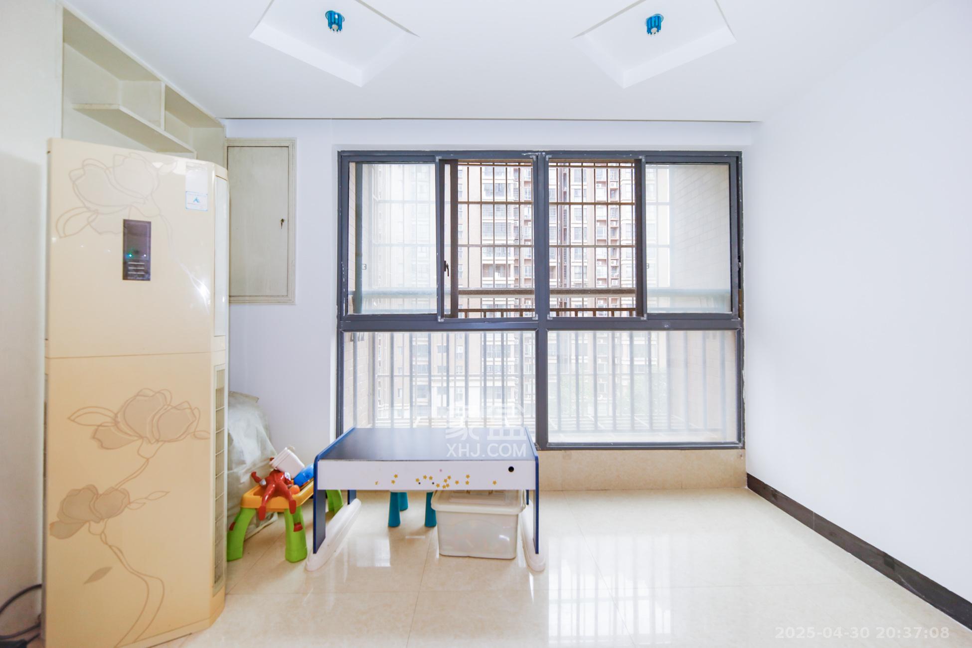 上海城小区 3室2厅1卫 90.0万 上海城小区 3室2厅1卫 90.0万阳台