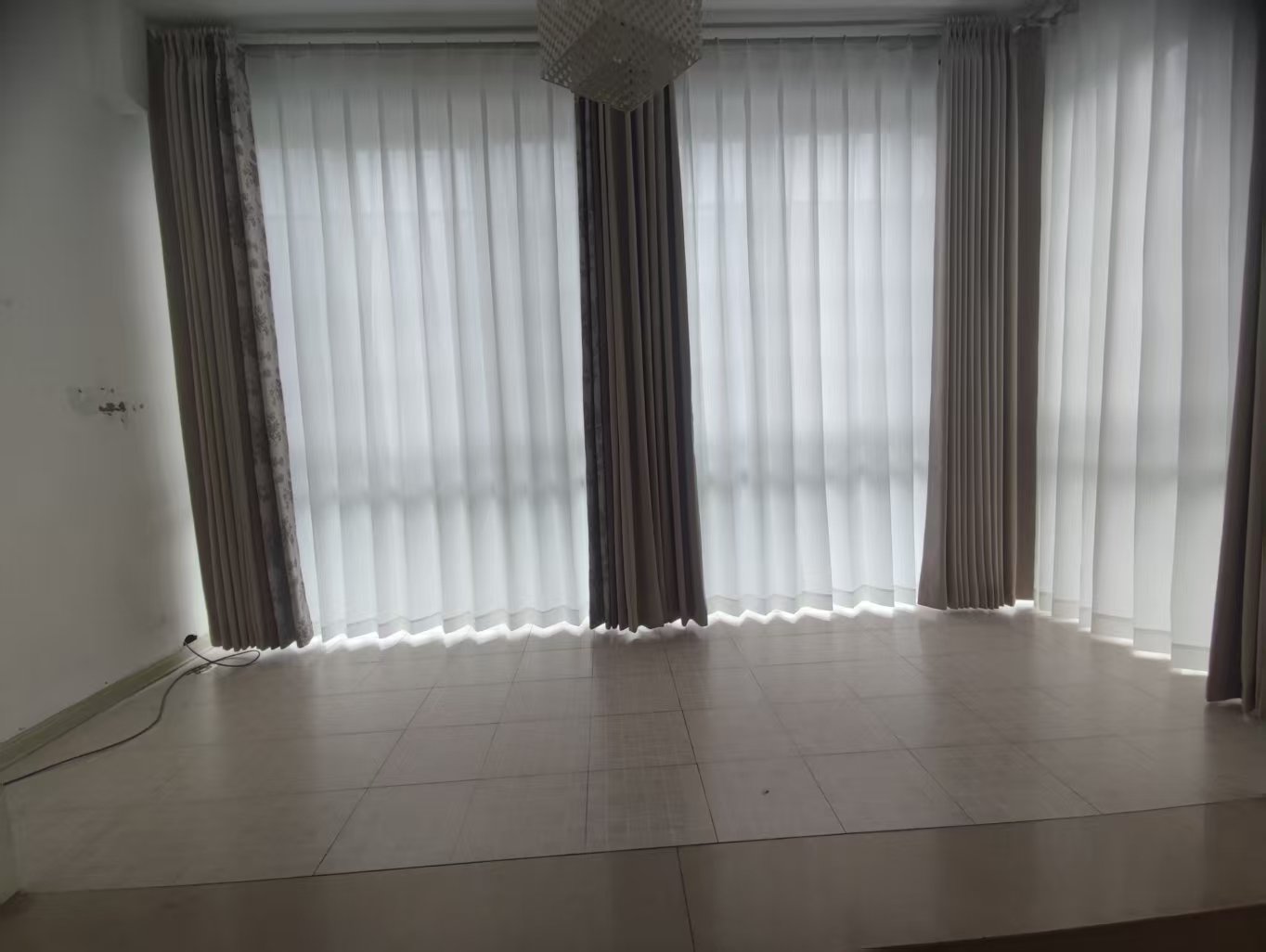 佳宁娜小区(梓山湖小区) 3室2厅2卫 2400.0元/月 佳宁娜小区(梓山湖小区) 3室2厅2卫 2400.0元/月室内图