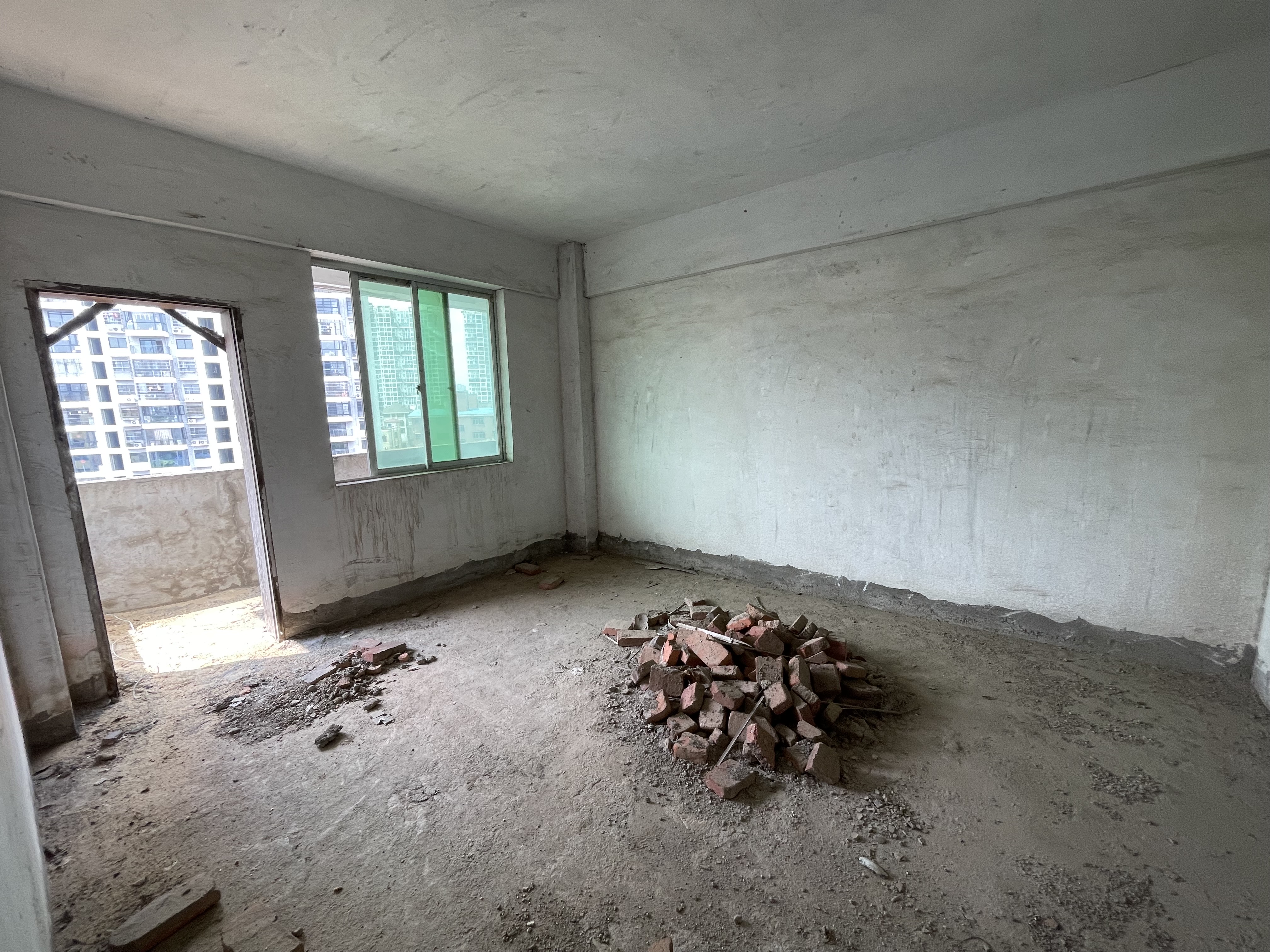 海湾怡园  3室2厅2卫    120.0万 海湾怡园  3室2厅2卫    120.0万客厅