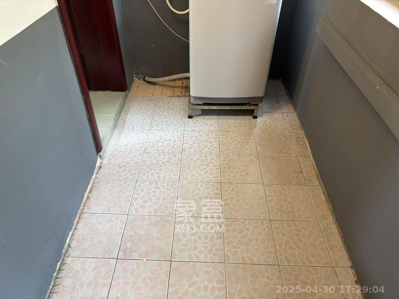 燕山街社区  3室1厅1卫   2300.00元/月室内图