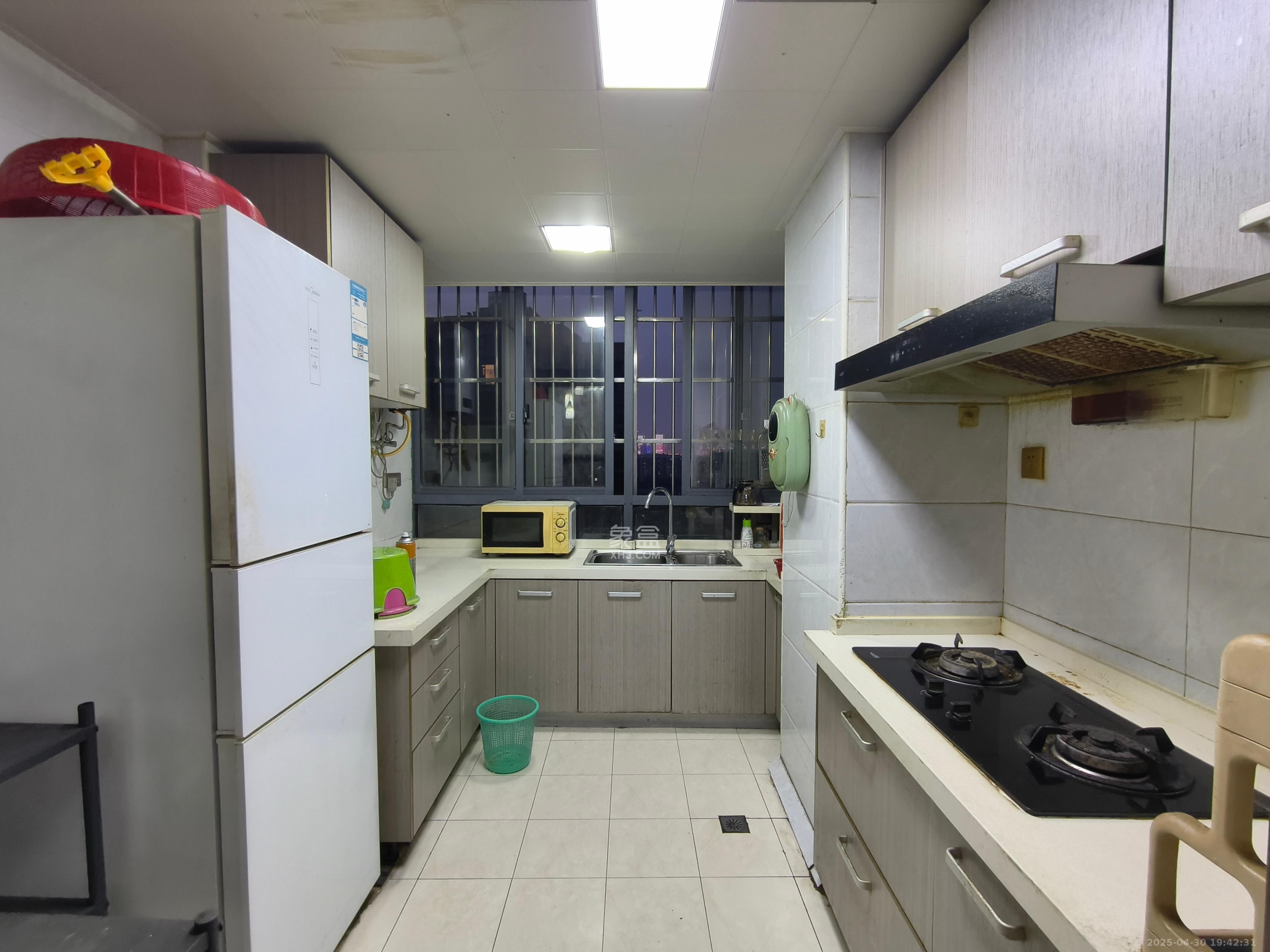 兴威帕克水岸  3室2厅2卫   2300.00元/月室内图