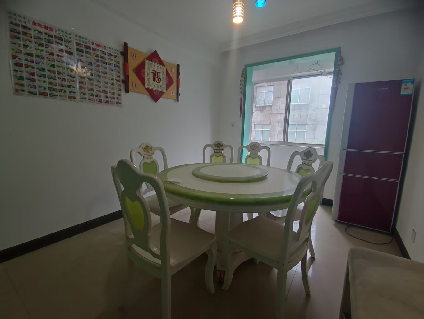 银色现代城 3室2厅2卫 1500.0元/月 银色现代城 3室2厅2卫 1500.0元/月室内图