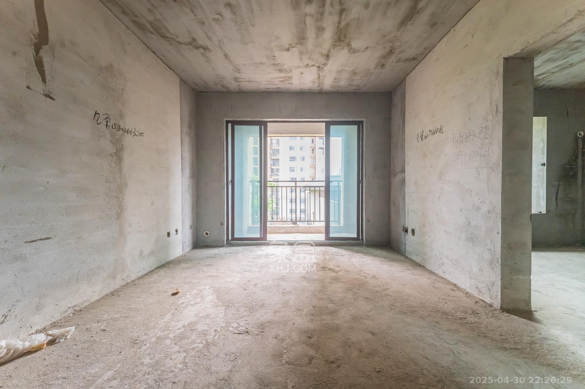 艺源颂雅小区(719街区) 2室2厅1卫 58.60万 艺源颂雅小区(719街区) 2室2厅1卫 58.60万客厅