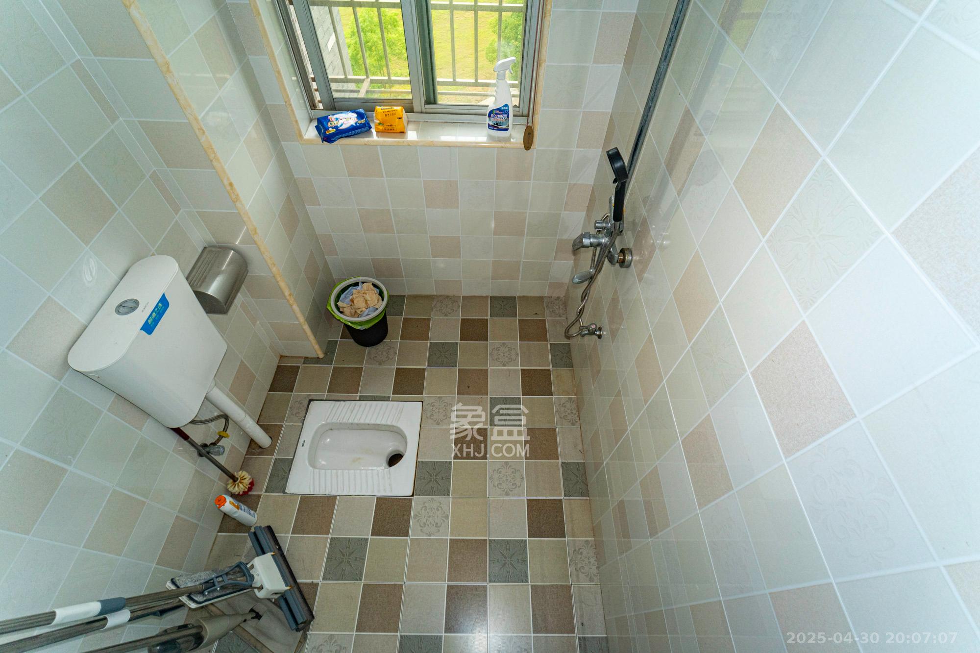 湘楚家园 3室2厅2卫 59.8万 湘楚家园 3室2厅2卫 59.8万卫生间