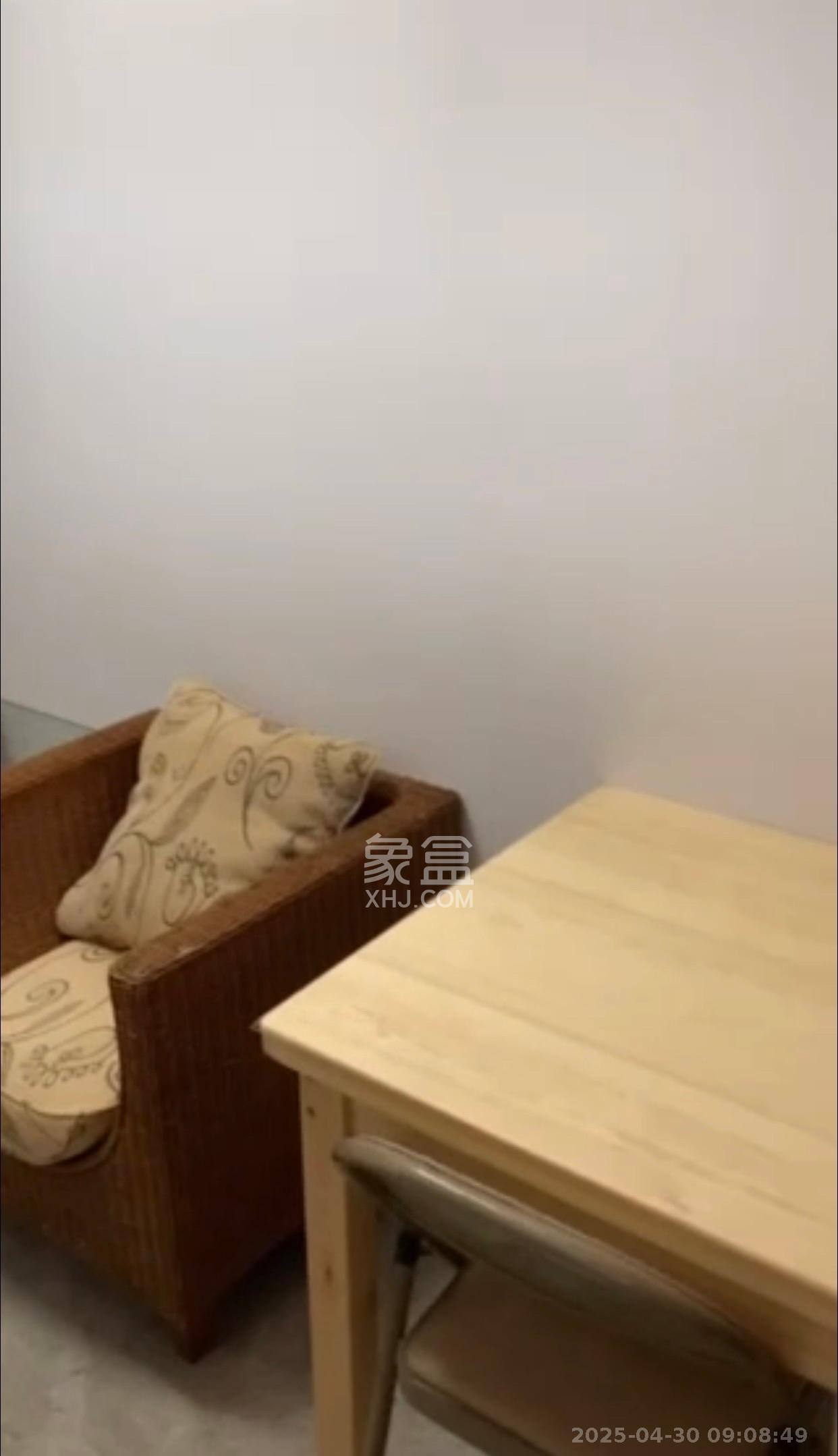 岳北社区 1室1厅1卫 800.0元/月 岳北社区 1室1厅1卫 800.0元/月室内图