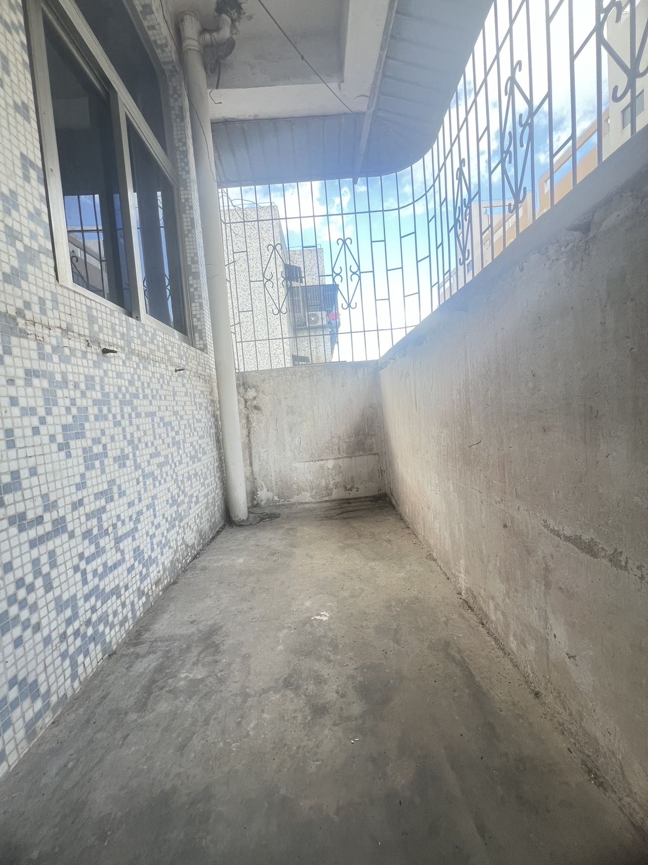 琼建加工厂宿舍（高登西街）  1室0厅0卫   113.00万客厅