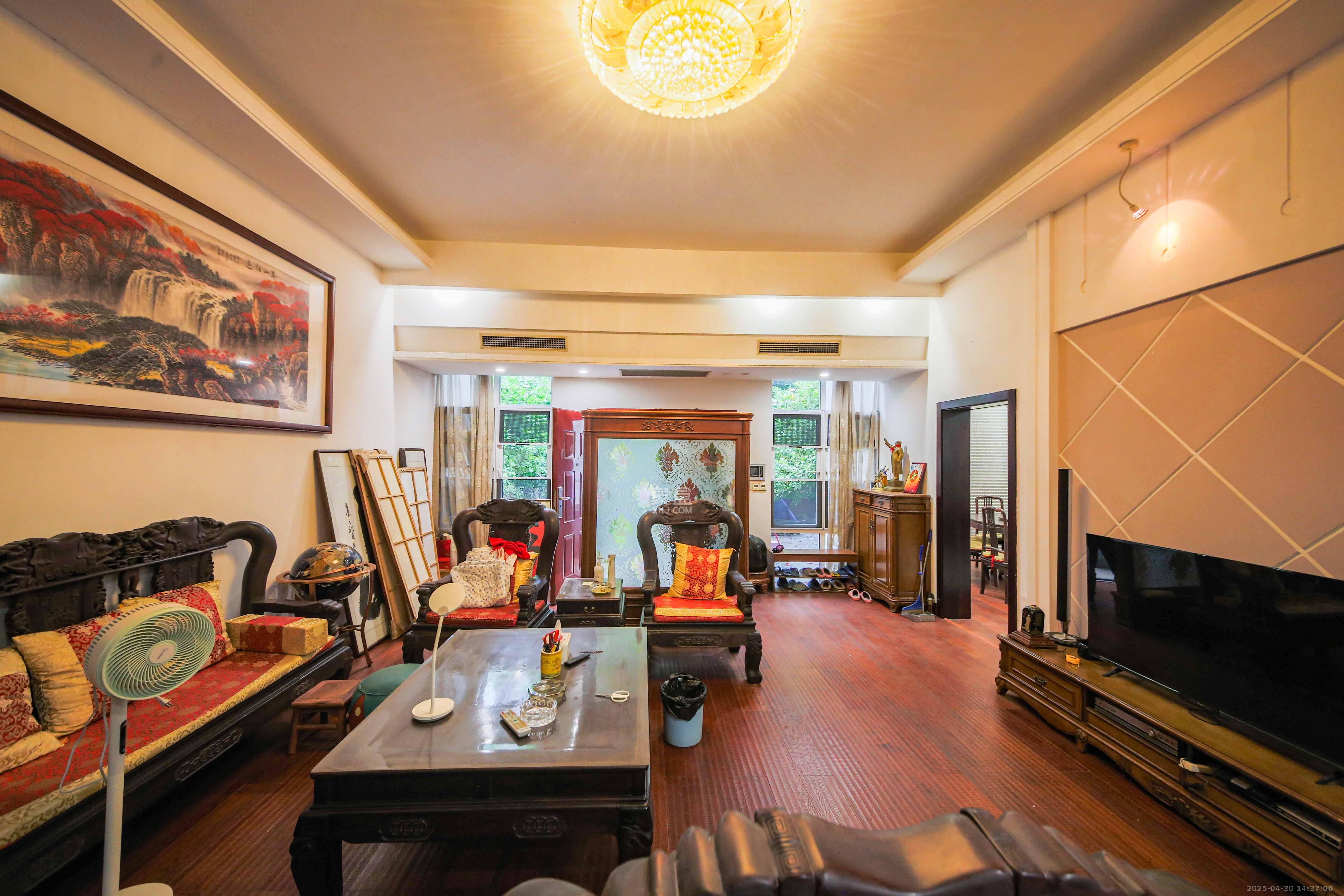 HC新城(建工集团单位房)  7室2厅3卫    700.0万 HC新城(建工集团单位房)  7室2厅3卫    700.0万