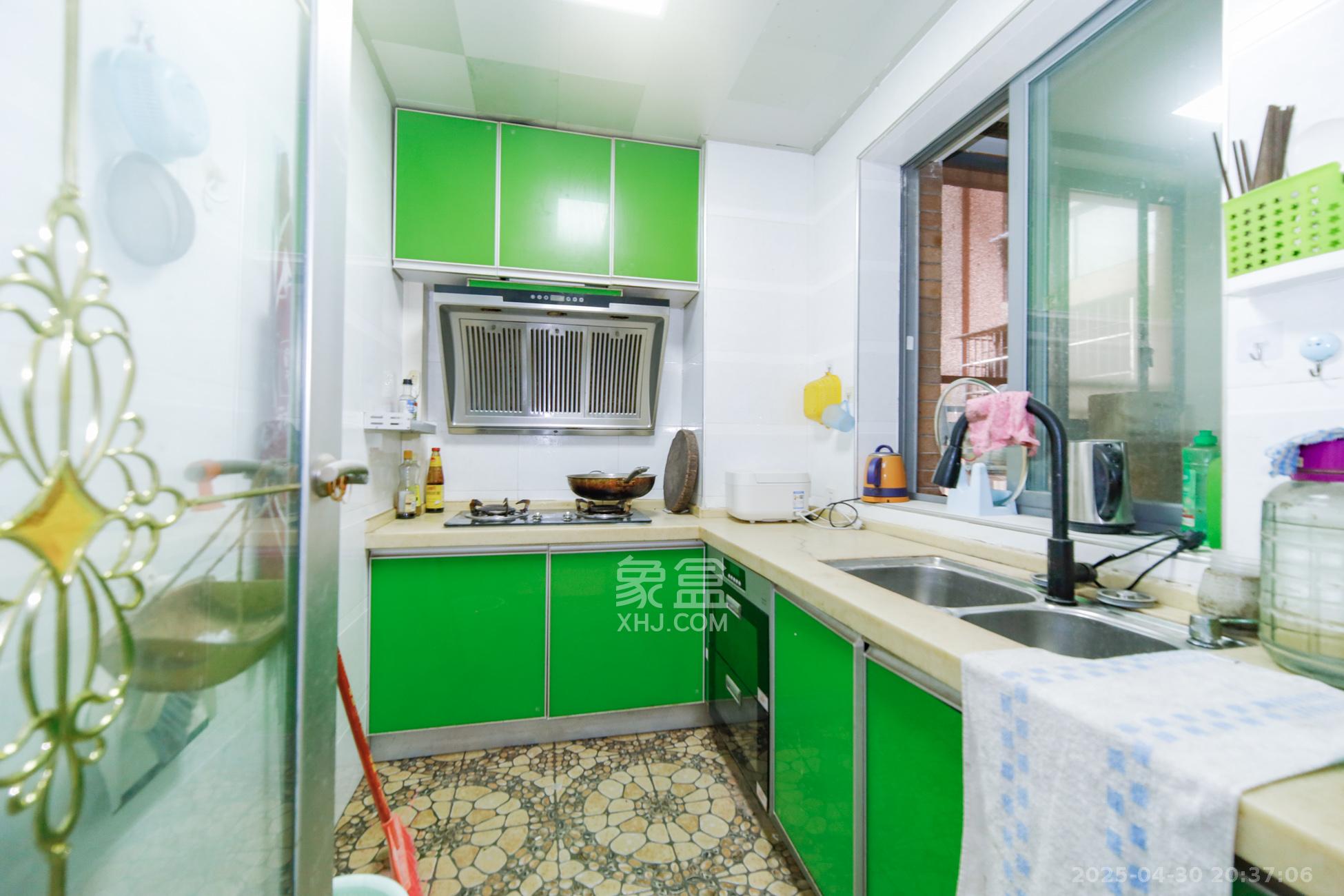 上海城小区 3室2厅1卫 90.0万 上海城小区 3室2厅1卫 90.0万厨房