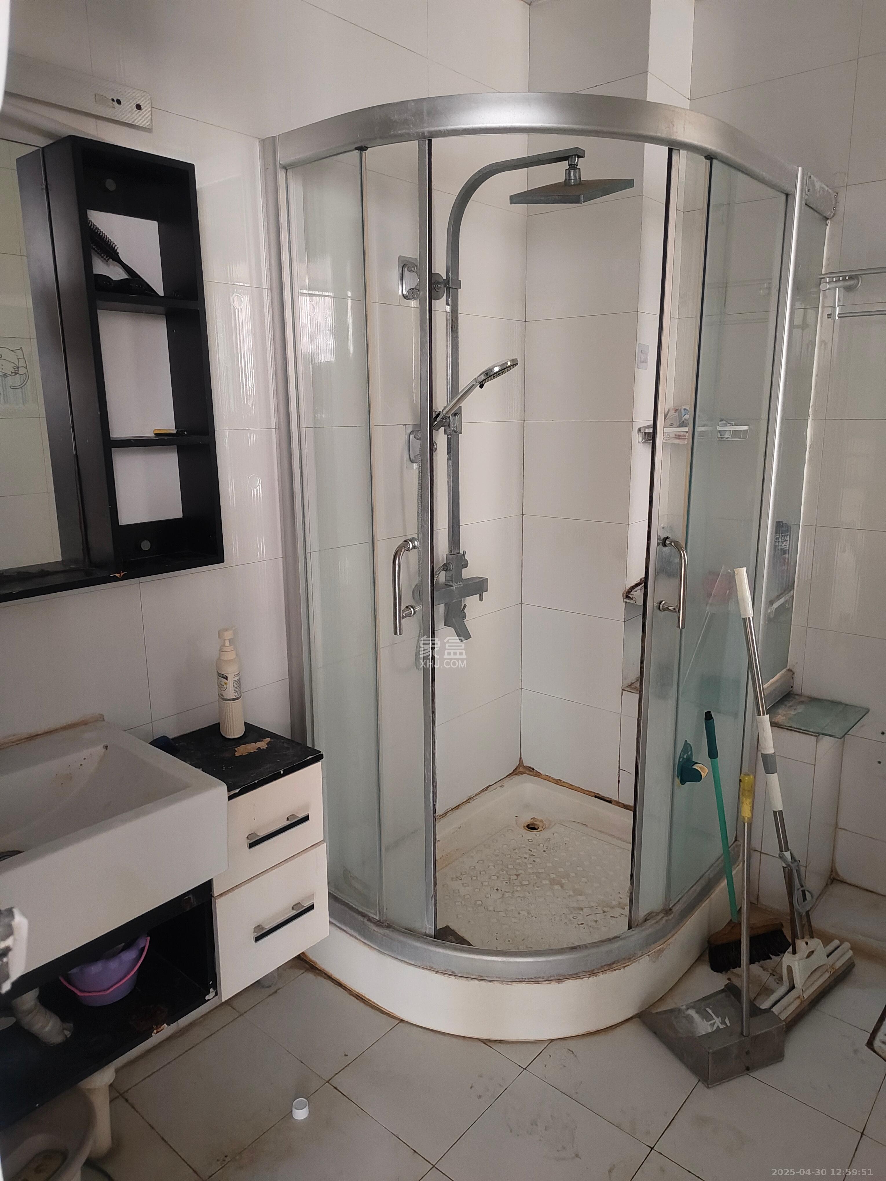 上海城小区  2室1厅1卫    1800.0元/月 上海城小区  2室1厅1卫    1800.0元/月室内图