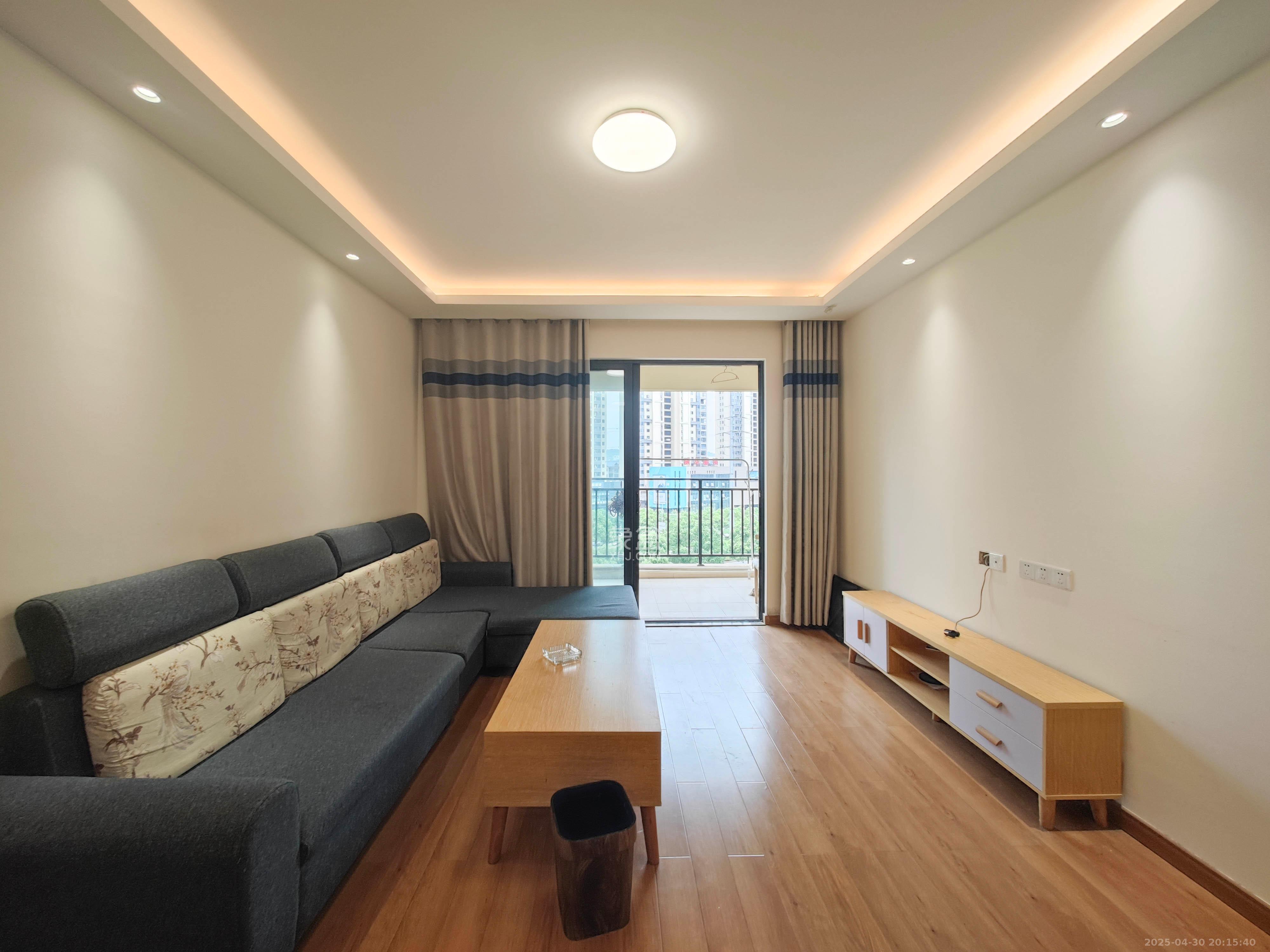 中建璟和城 3室2厅1卫 91.8万 中建璟和城 3室2厅1卫 91.8万客厅