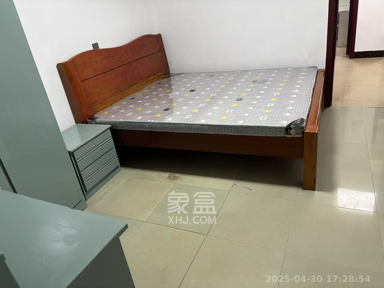 燕山街社区  3室1厅1卫   2300.00元/月室内图