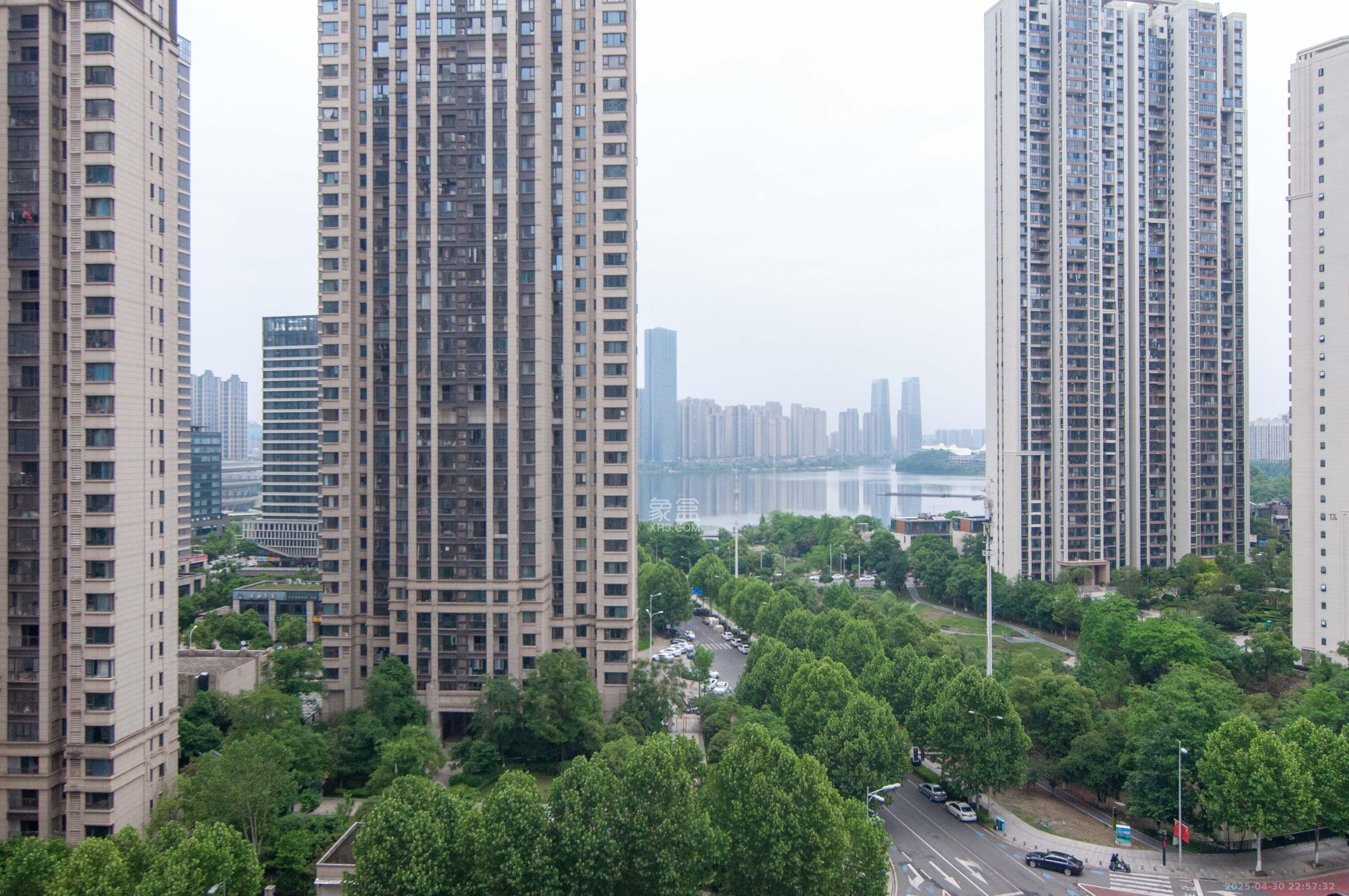 卓越浅水湾  1室2厅2卫   220.00万其他