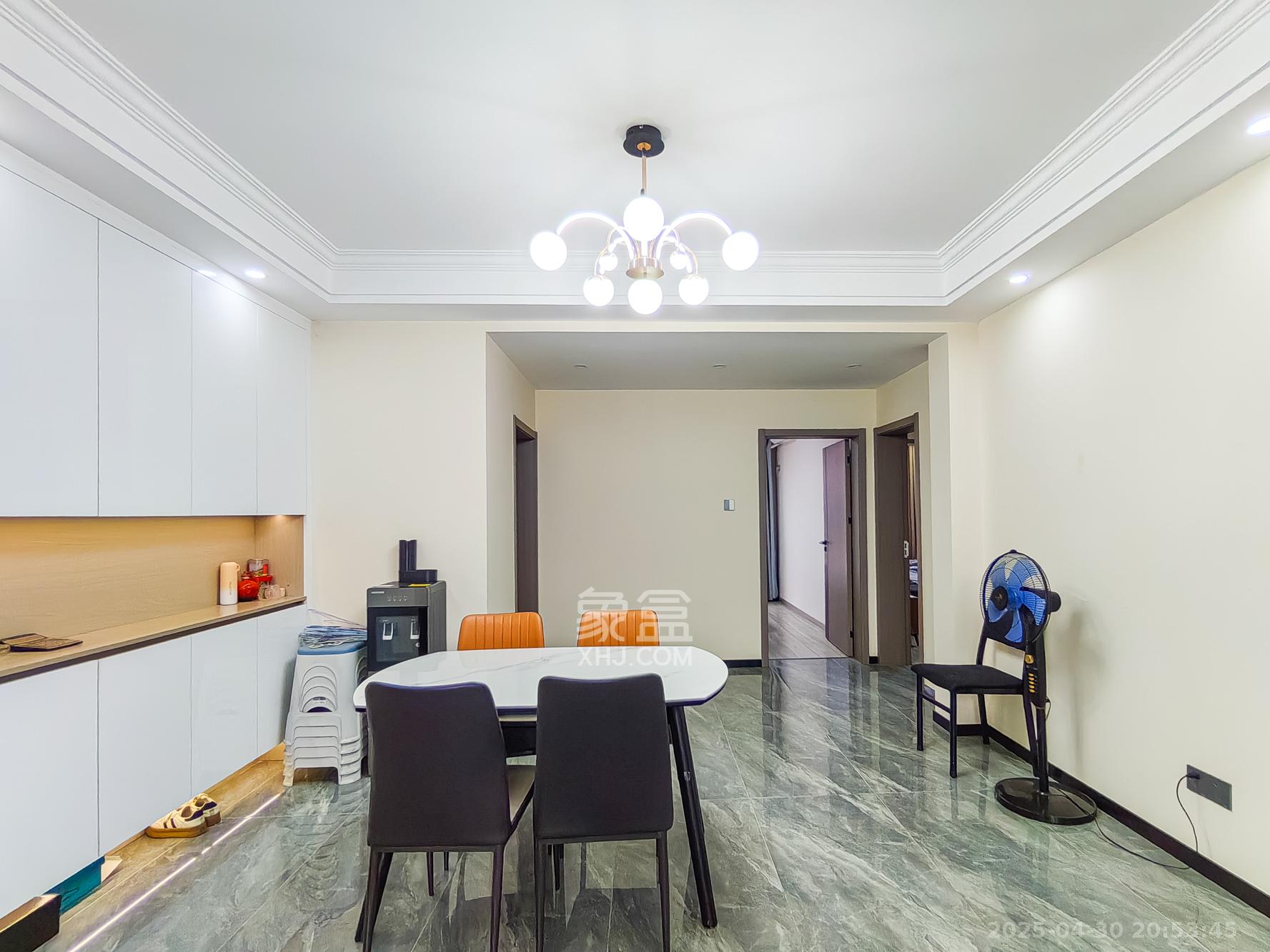 阳光丽景  3室2厅2卫    89.8万 阳光丽景  3室2厅2卫    89.8万客厅