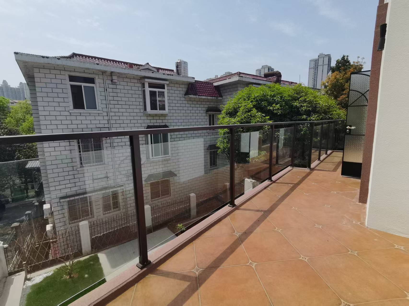 明月湖别墅(建锋)  6室2厅5卫    386.0万 明月湖别墅(建锋)  6室2厅5卫    386.0万室内图