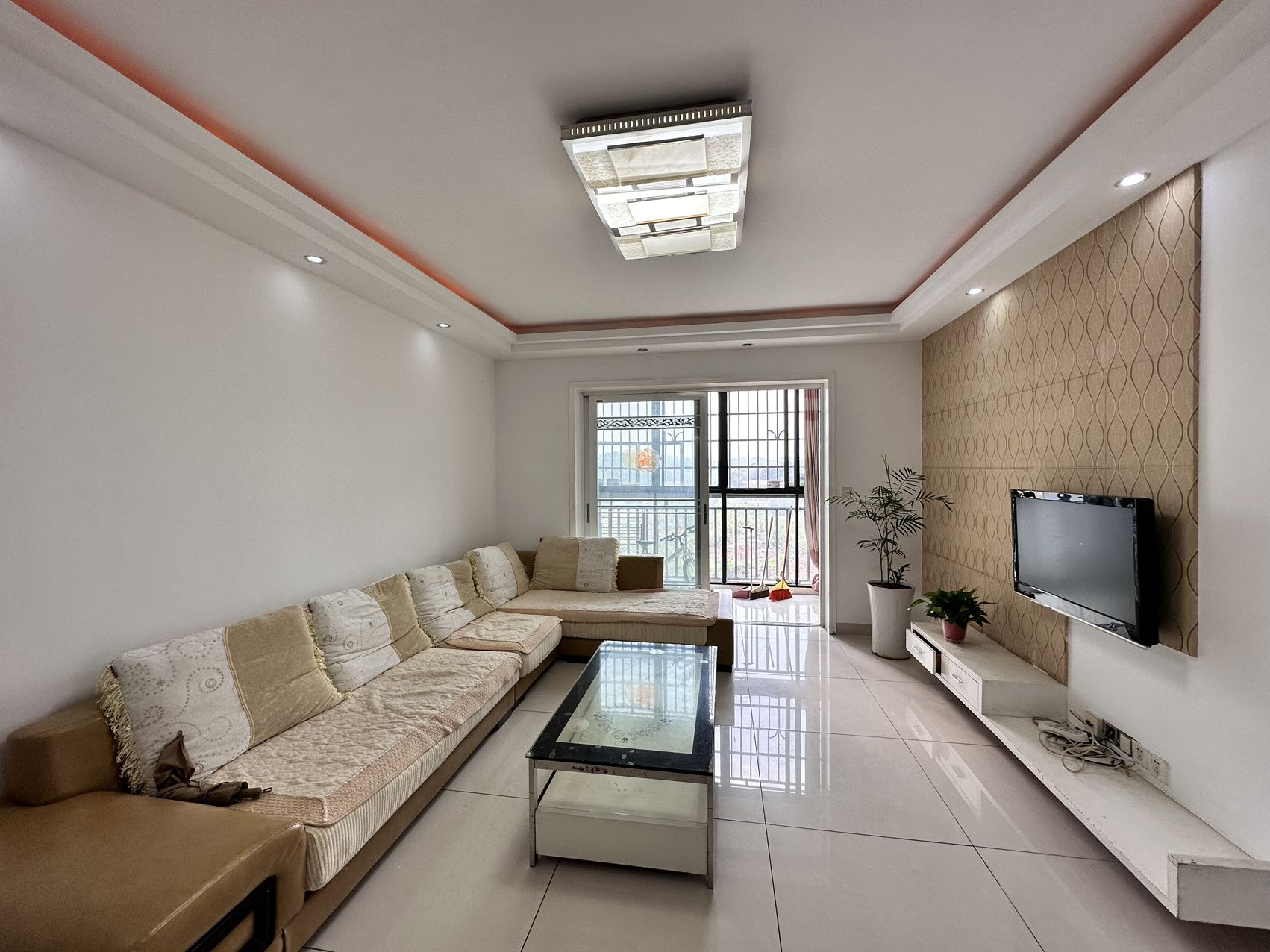 荷塘月色红旗南路46号 2室2厅1卫 32.8万 荷塘月色红旗南路46号 2室2厅1卫 32.8万室内图