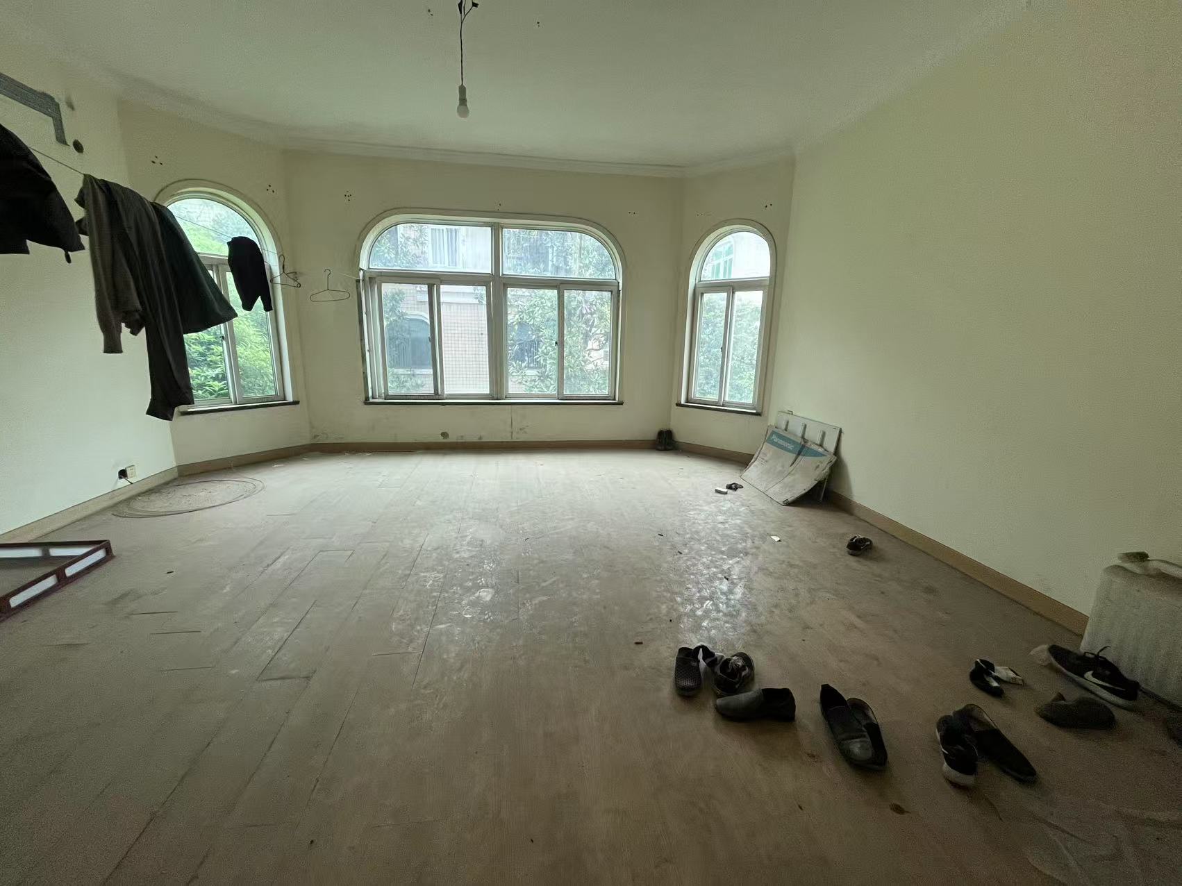 珠江花园  6室2厅3卫    235.0万 珠江花园  6室2厅3卫    235.0万室内图