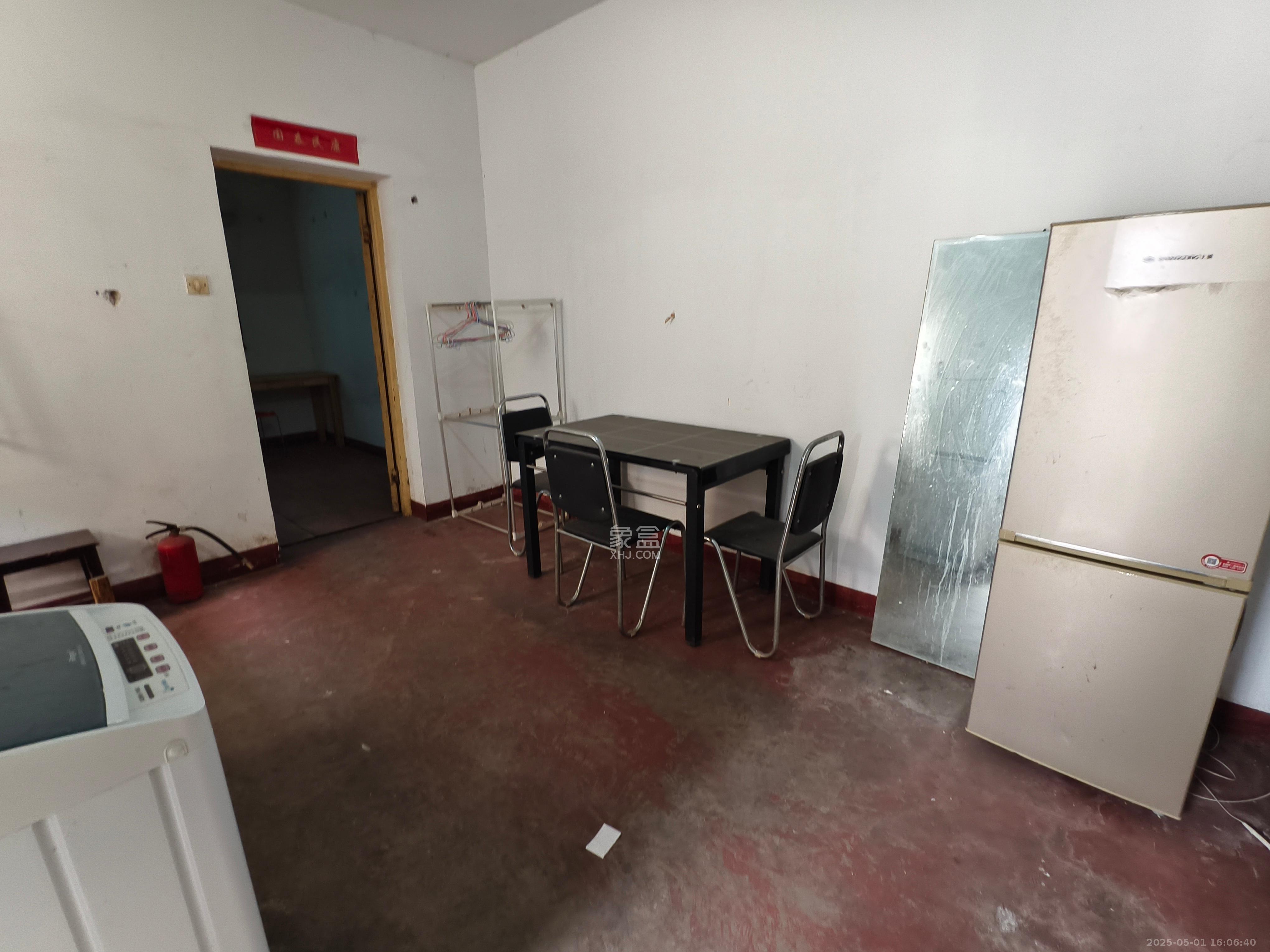 涂家冲社区(涂新小区、农商银行宿舍) 3室2厅1卫 1500.0元/月 涂家冲社区(涂新小区、农商银行宿舍) 3室2厅1卫 1500.0元/月室内图