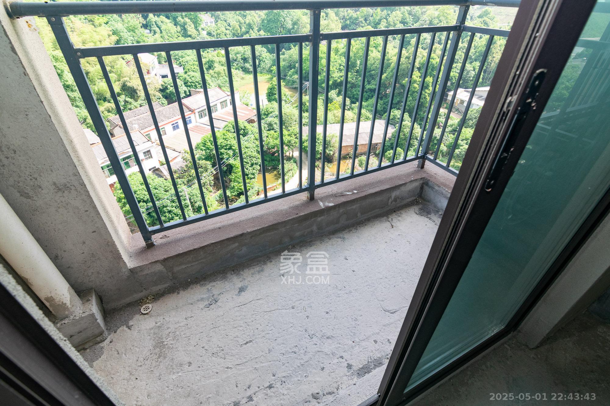 大汉汉府三期(大汉汉学府) 4室2厅2卫 100.0万 大汉汉府三期(大汉汉学府) 4室2厅2卫 100.0万阳台