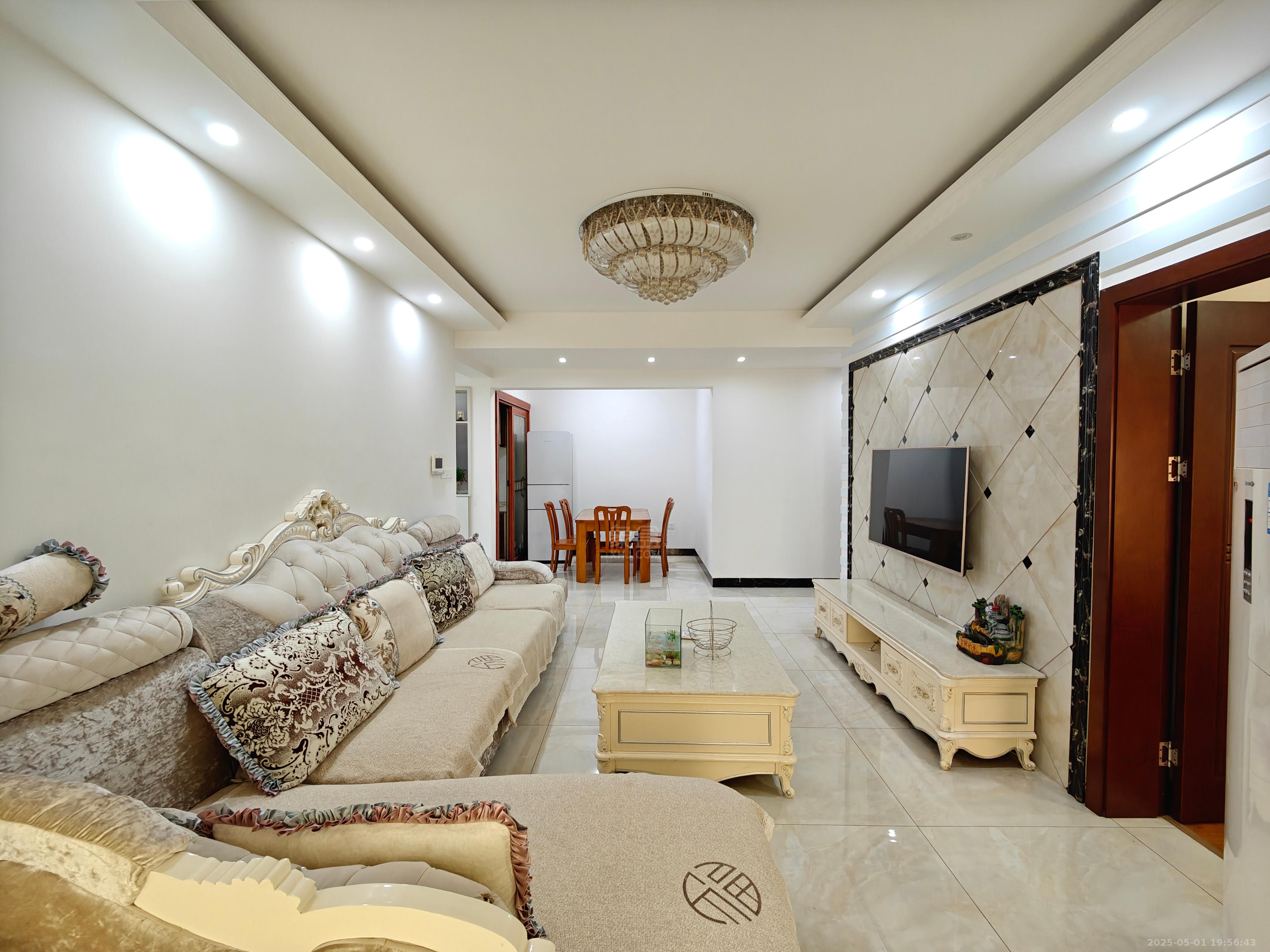 美的城三期 3室2厅1卫 2000.00元/月 美的城三期 3室2厅1卫 2000.00元/月室内图