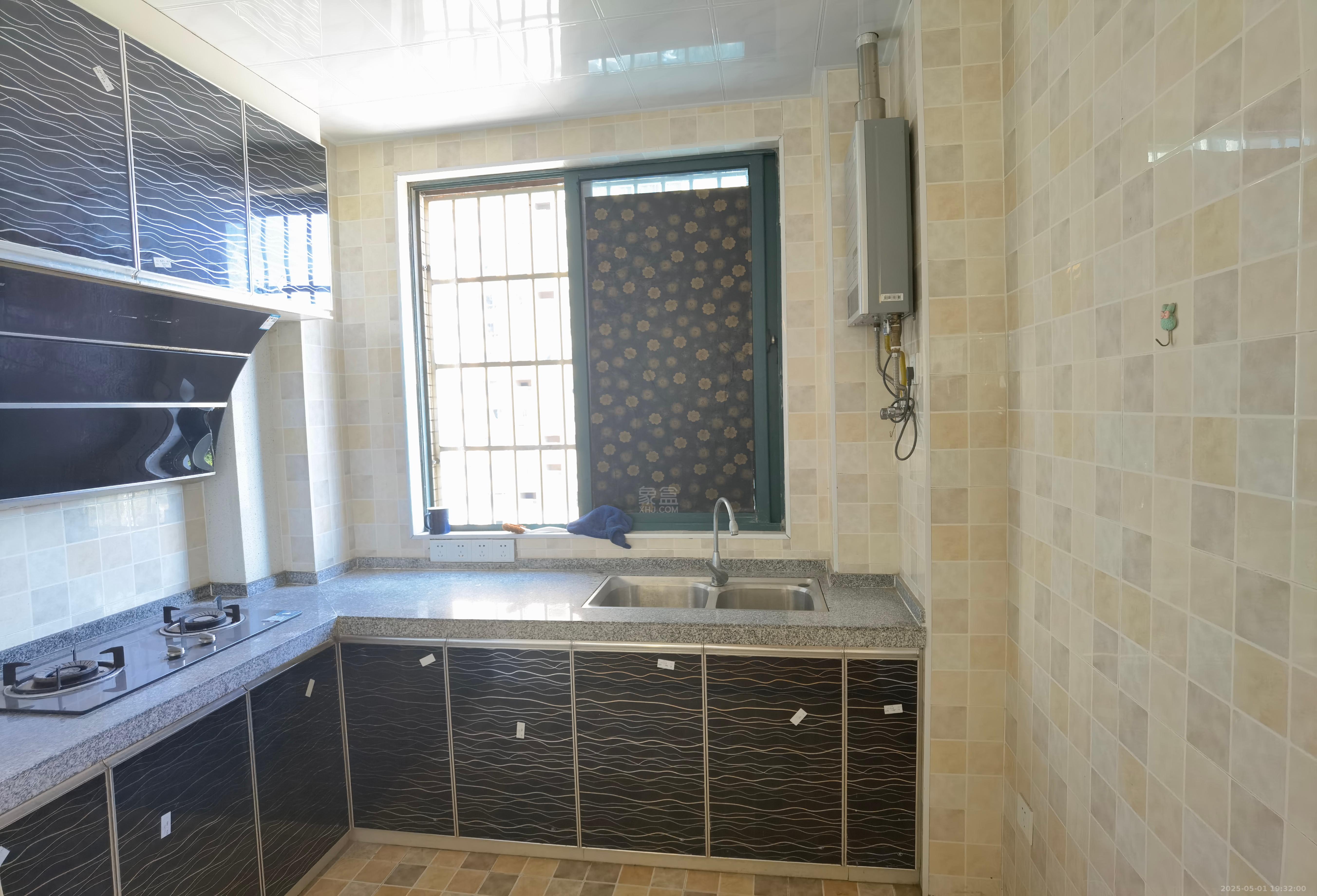 湖景名城 3室2厅2卫 1700.0元/月 湖景名城 3室2厅2卫 1700.0元/月室内图