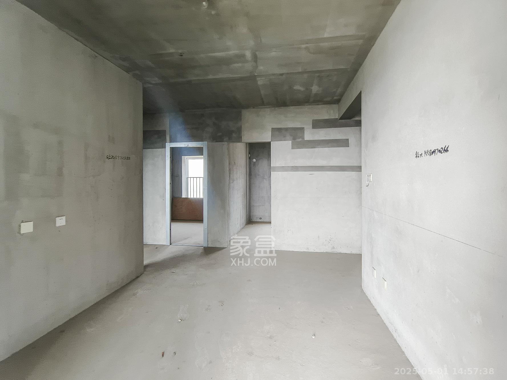 荣盛花语城  3室2厅1卫    52.0万 荣盛花语城  3室2厅1卫    52.0万客厅