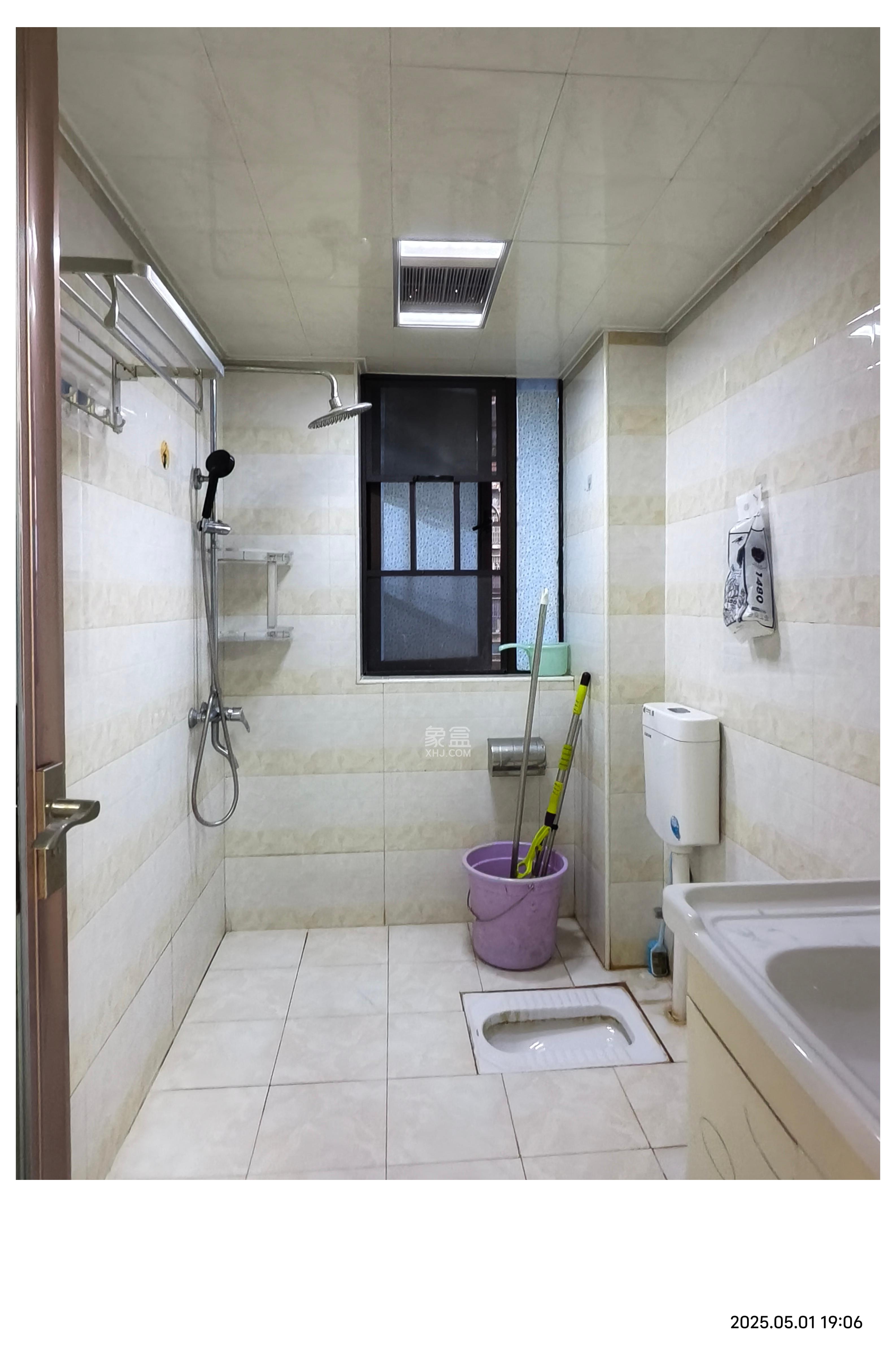 盛地春天里  3室2厅1卫   1700.00元/月室内图