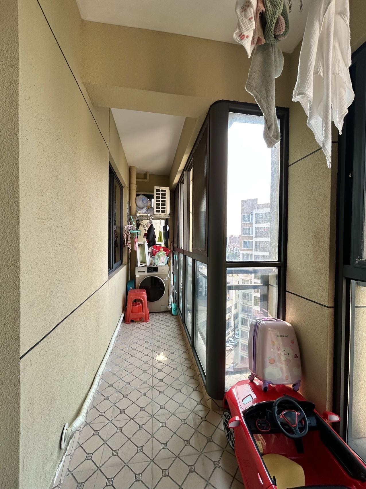 盛达江岸豪庭  3室2厅2卫   138.00万客厅
