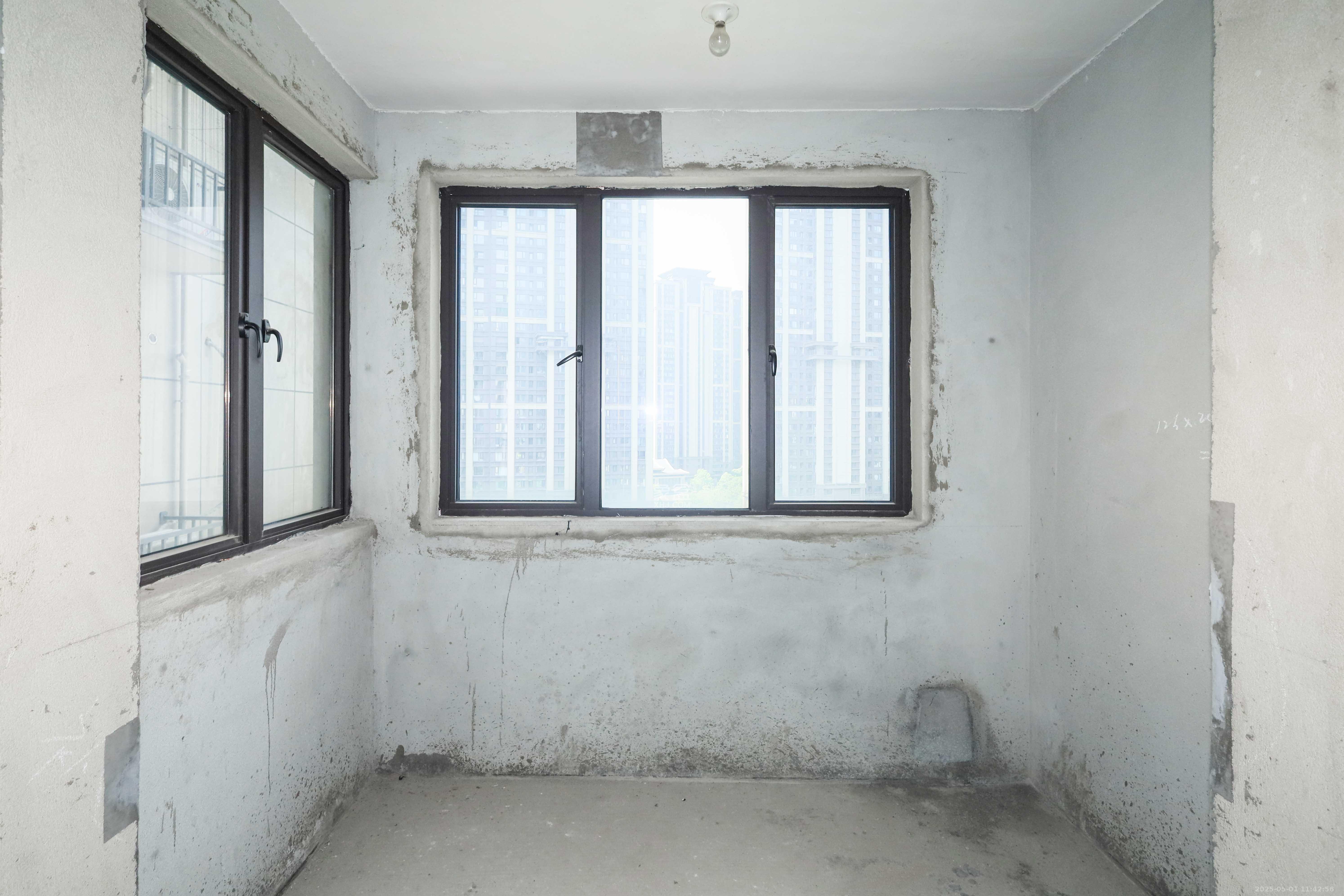 中国铁建梅溪青秀二期  4室2厅2卫   220.00万阳台