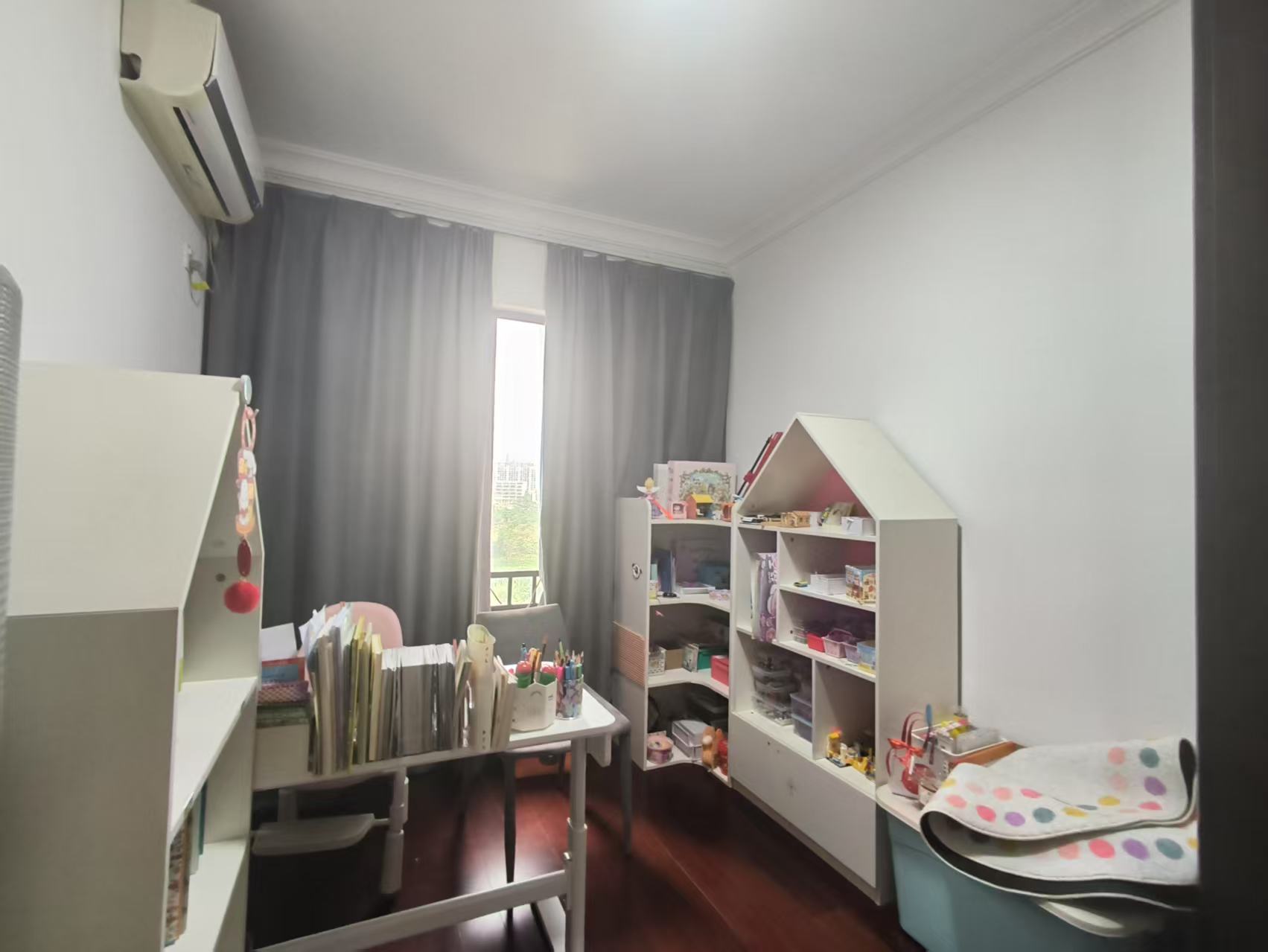 中海锦城  3室2厅2卫    215.0万 中海锦城  3室2厅2卫    215.0万客厅