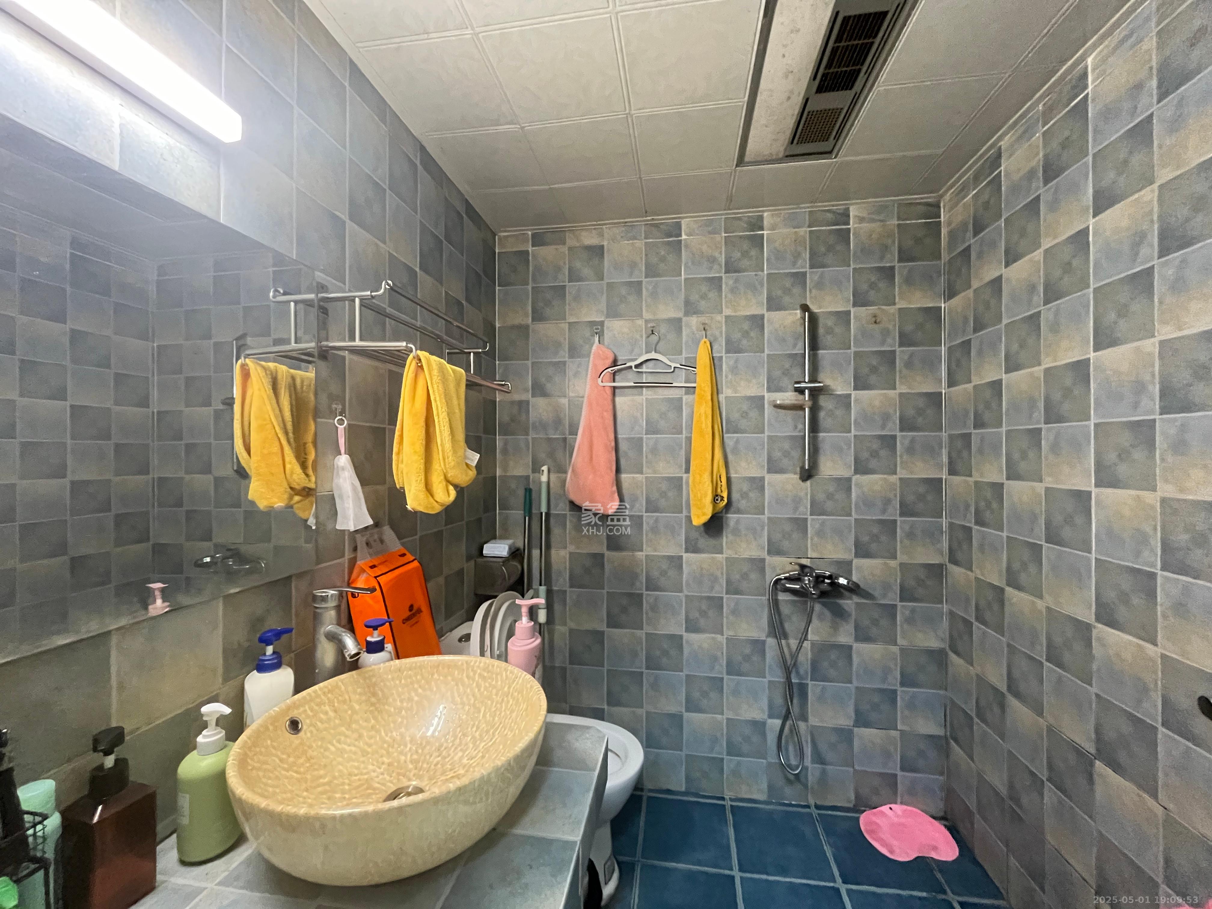 山水湾  1室1厅1卫    1400.0元/月室内图