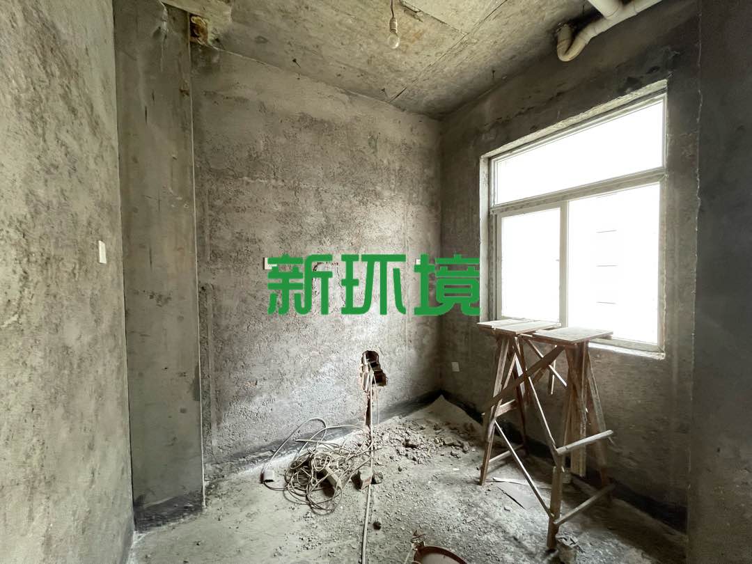 龙城街  4室2厅2卫   71.00万客厅