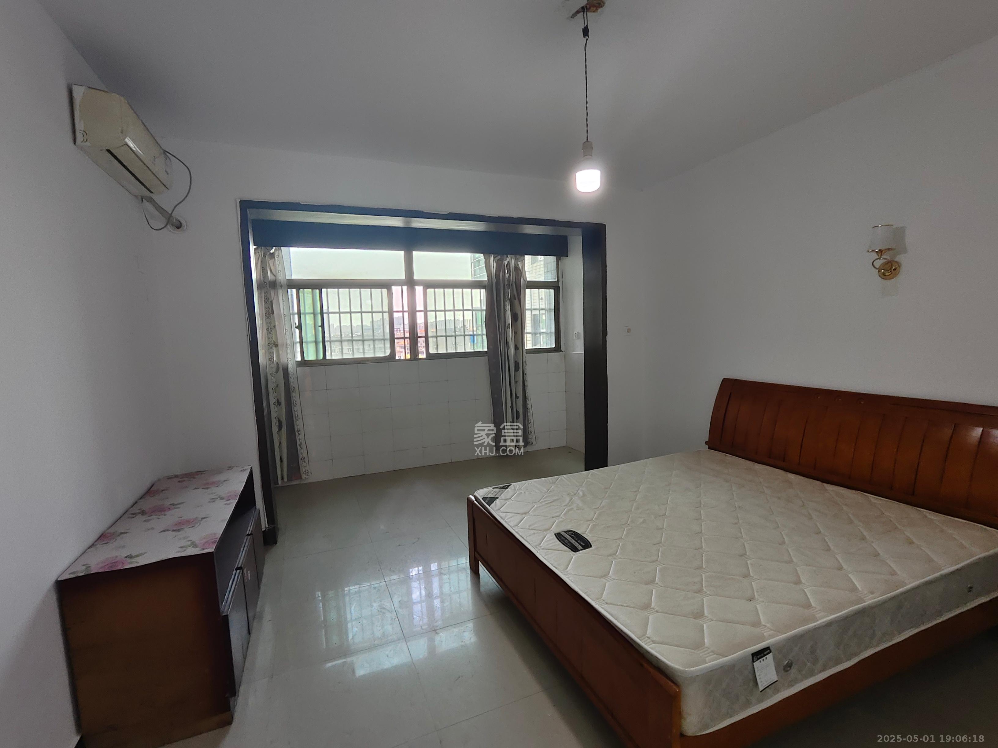 莲湖大厦 2室2厅1卫 2000.0元/月 莲湖大厦 2室2厅1卫 2000.0元/月室内图