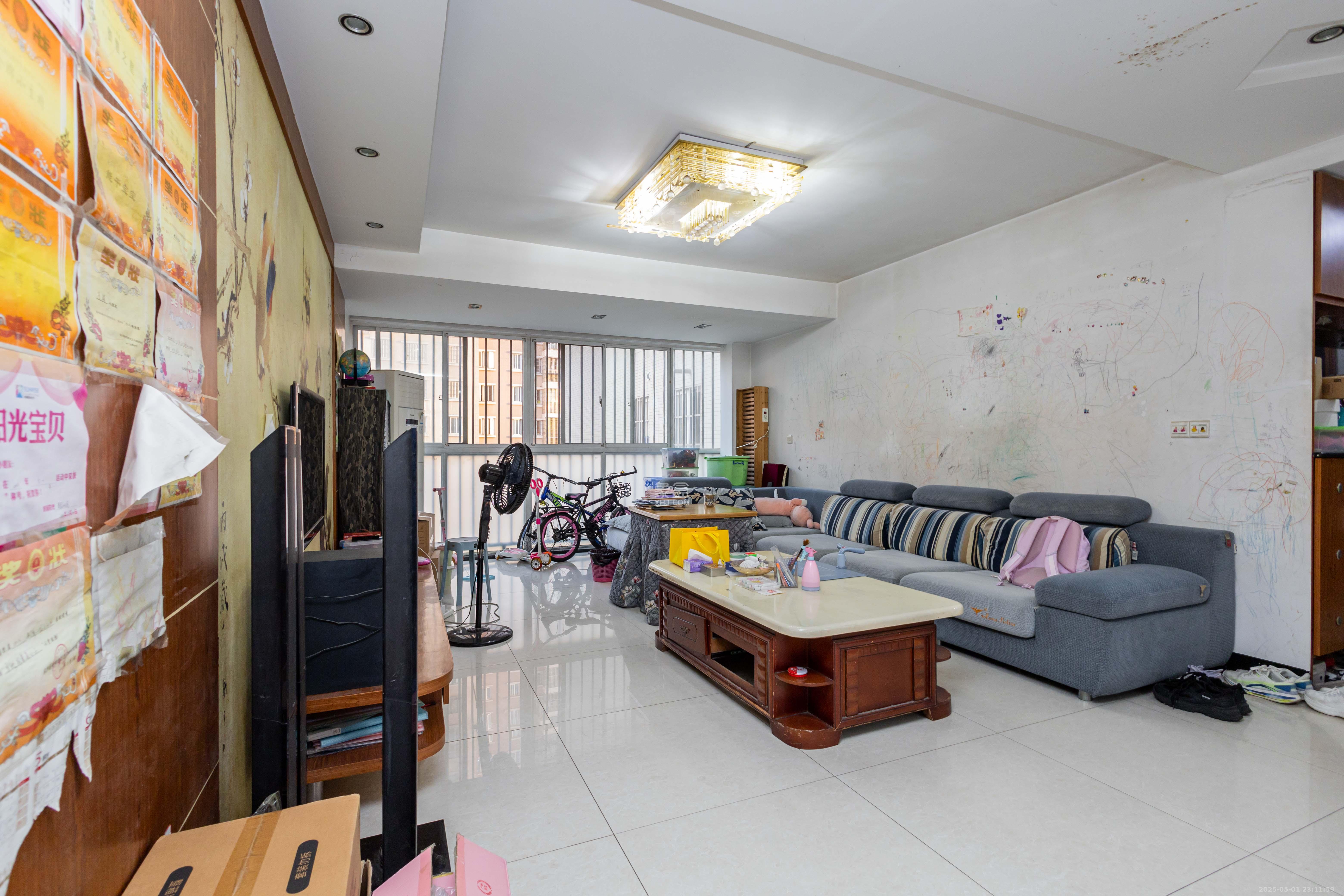 东业苹果社区 4室1厅2卫 71.89万 东业苹果社区 4室1厅2卫 71.89万客厅