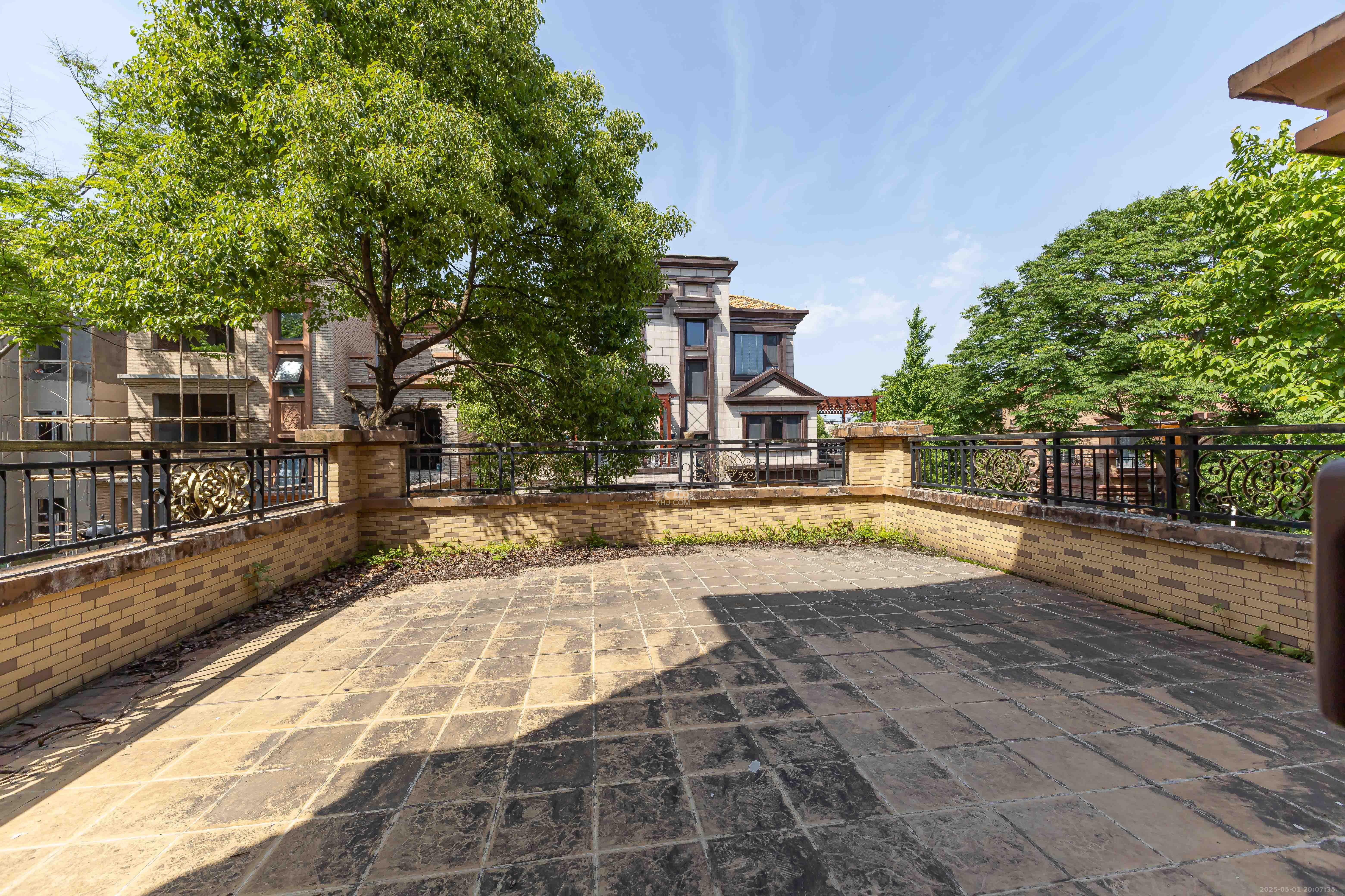 盈峰翠邸 6室2厅3卫 470.0万 盈峰翠邸 6室2厅3卫 470.0万阳台