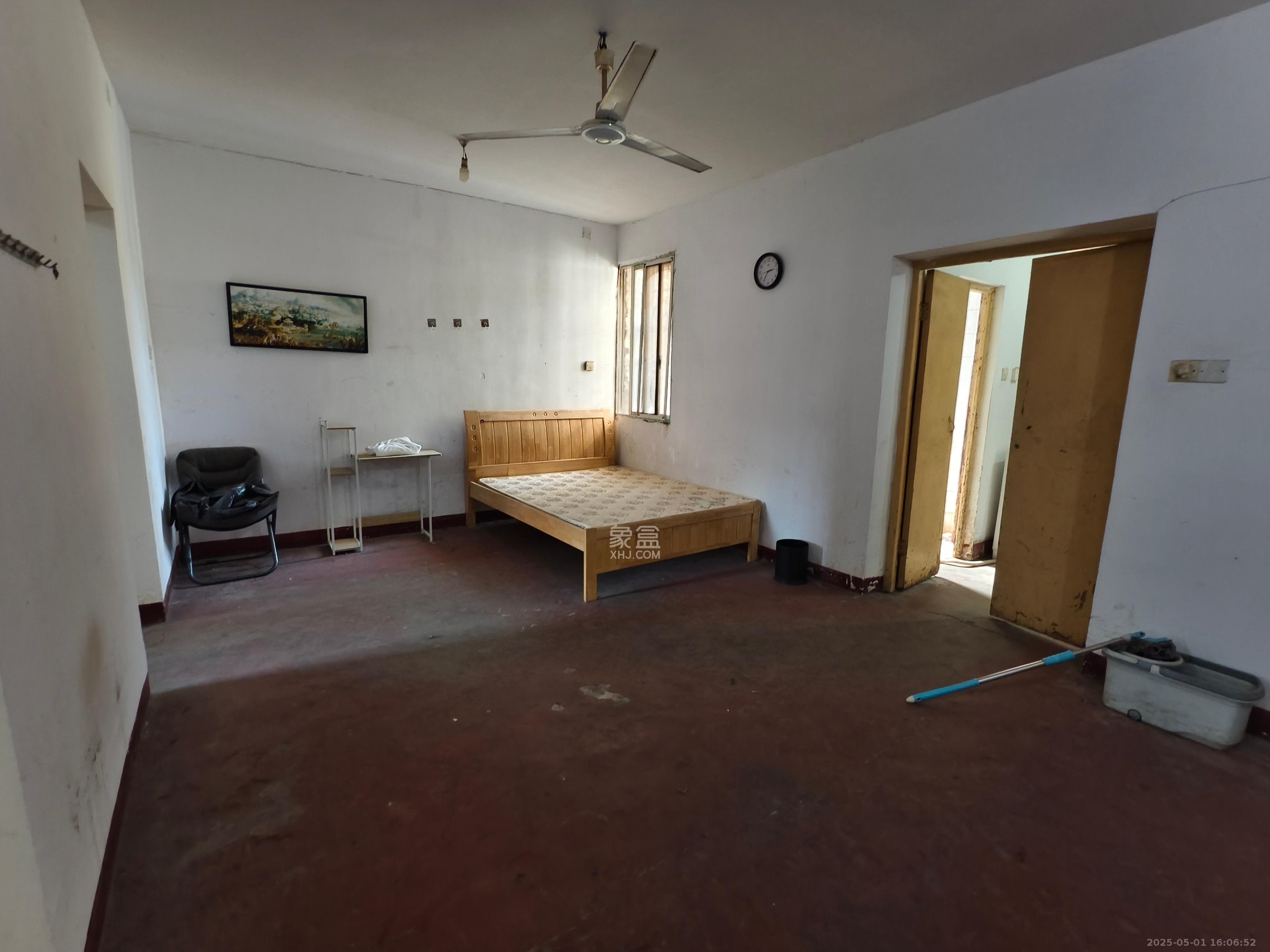 涂家冲社区(涂新小区、农商银行宿舍) 3室2厅1卫 1500.0元/月 涂家冲社区(涂新小区、农商银行宿舍) 3室2厅1卫 1500.0元/月室内图