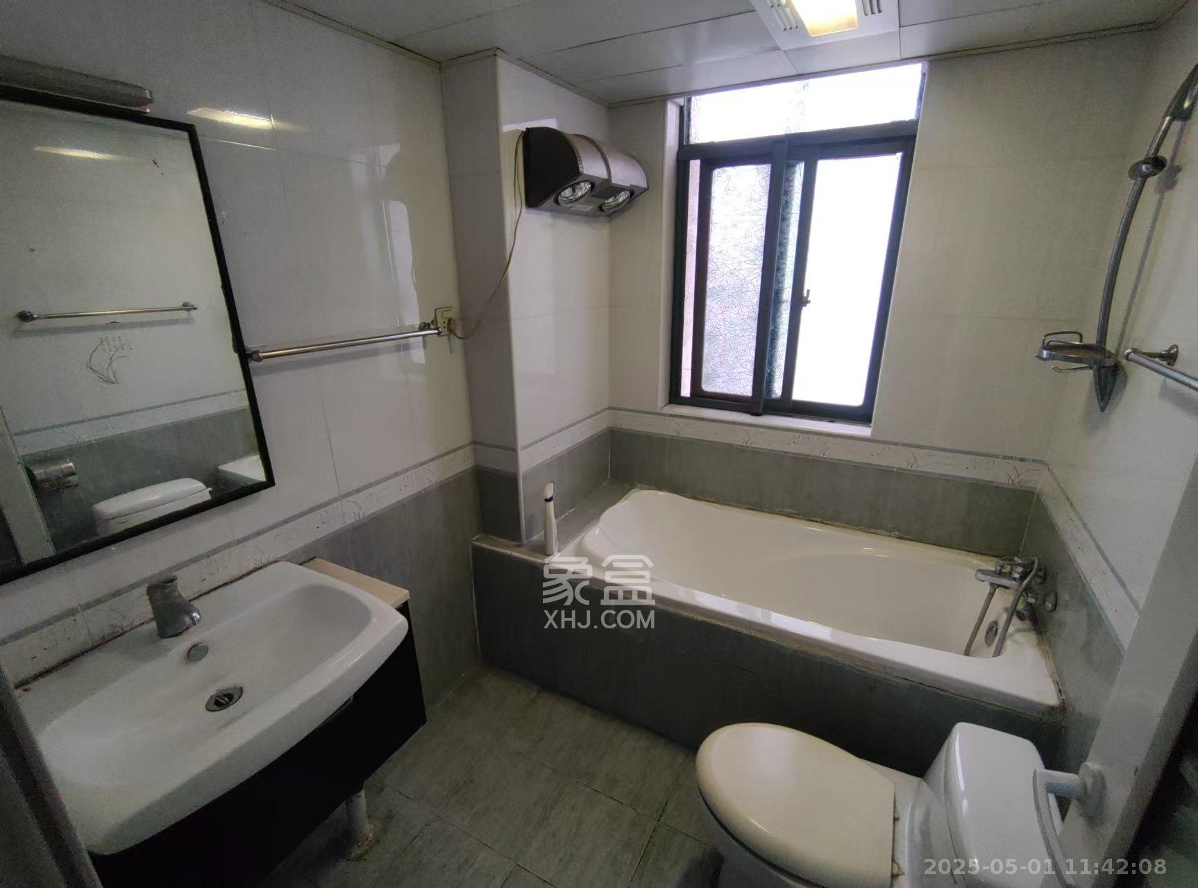 万煦园 3室2厅2卫 2200.0元/月 万煦园 3室2厅2卫 2200.0元/月室内图