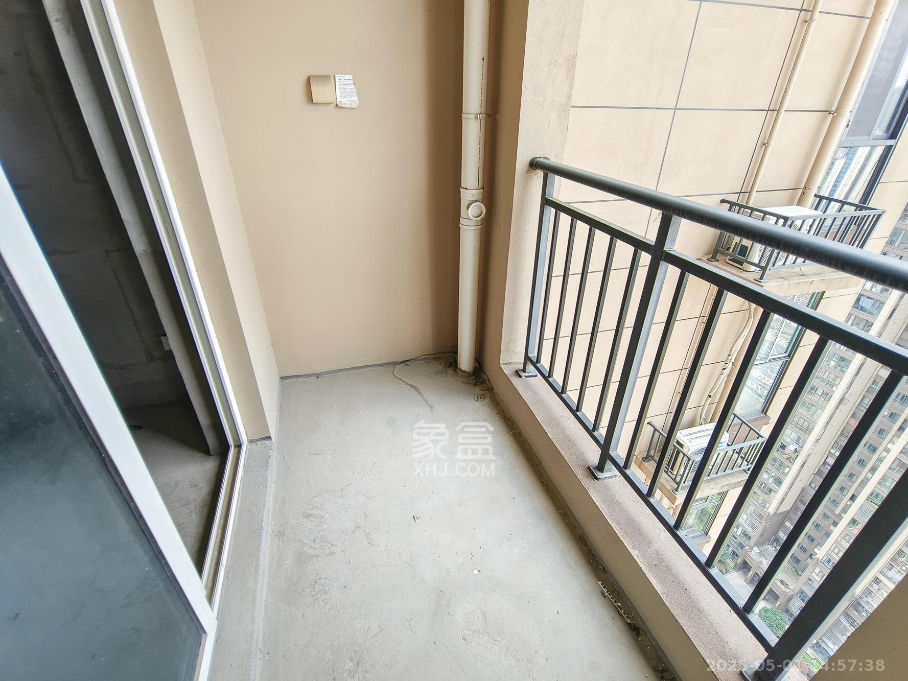 荣盛花语城  3室2厅1卫    52.0万 荣盛花语城  3室2厅1卫    52.0万阳台