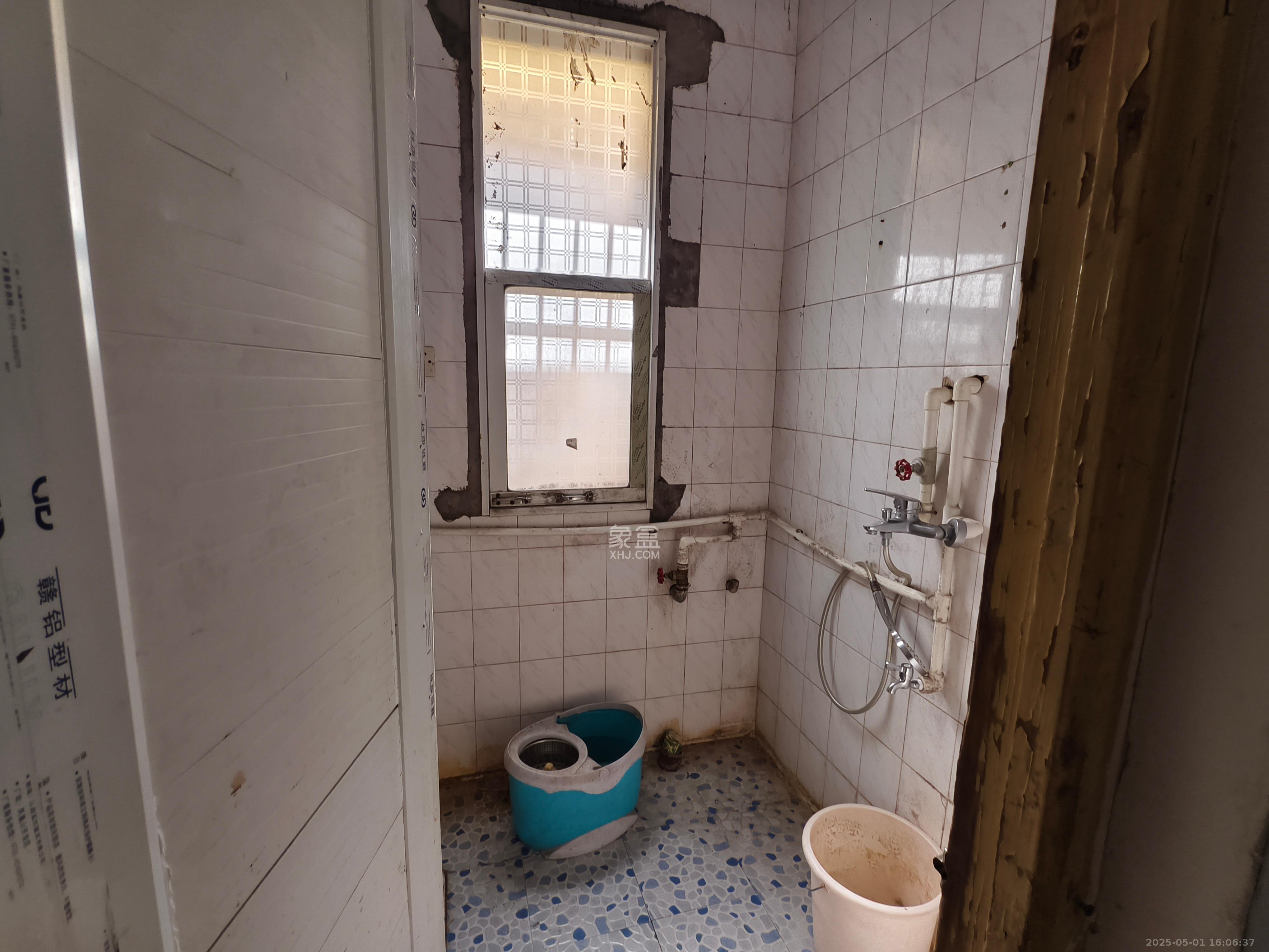 涂家冲社区(涂新小区、农商银行宿舍) 3室2厅1卫 1500.0元/月 涂家冲社区(涂新小区、农商银行宿舍) 3室2厅1卫 1500.0元/月室内图