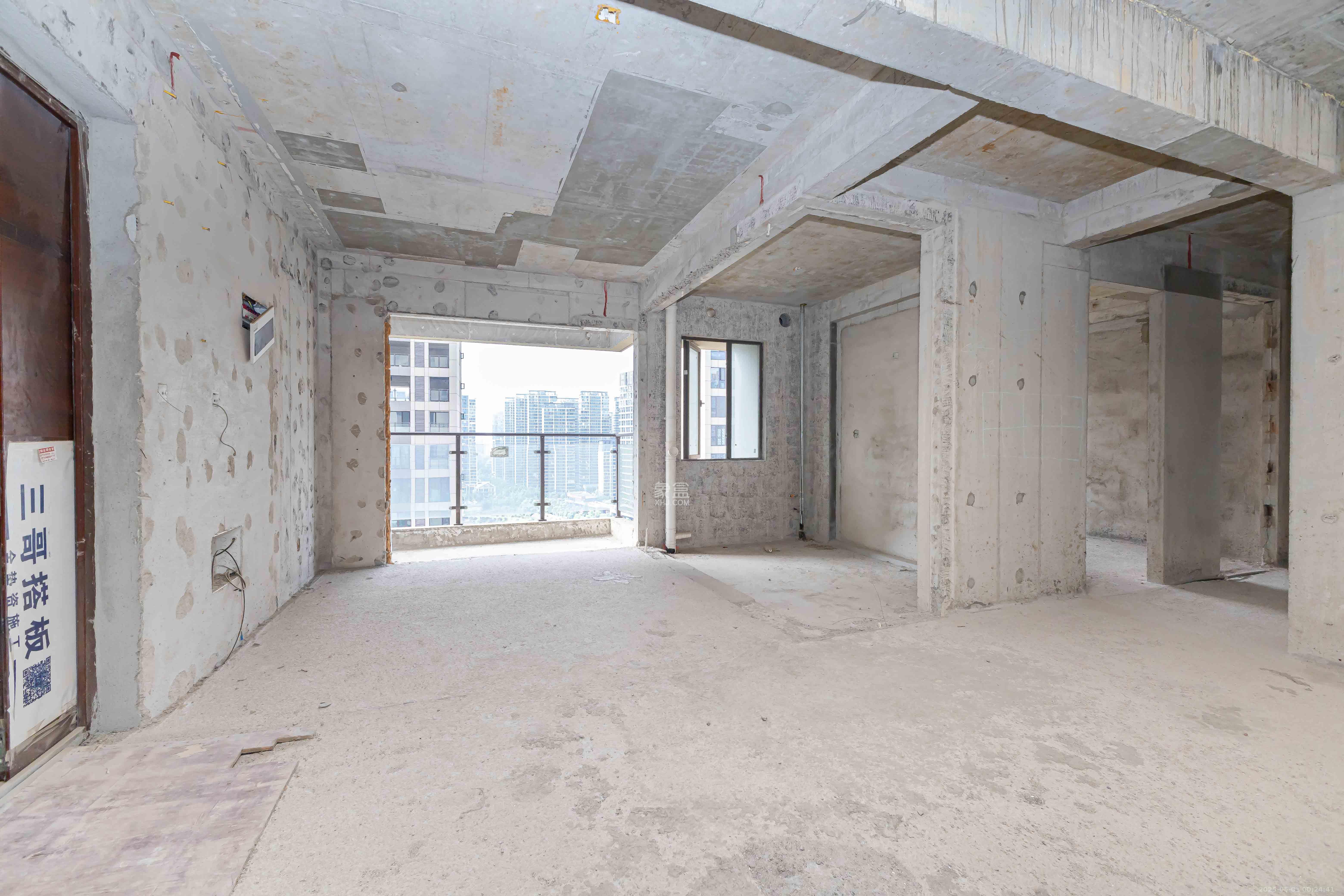 润和湘江天地C区 4室2厅2卫 180.0万 润和湘江天地C区 4室2厅2卫 180.0万客厅