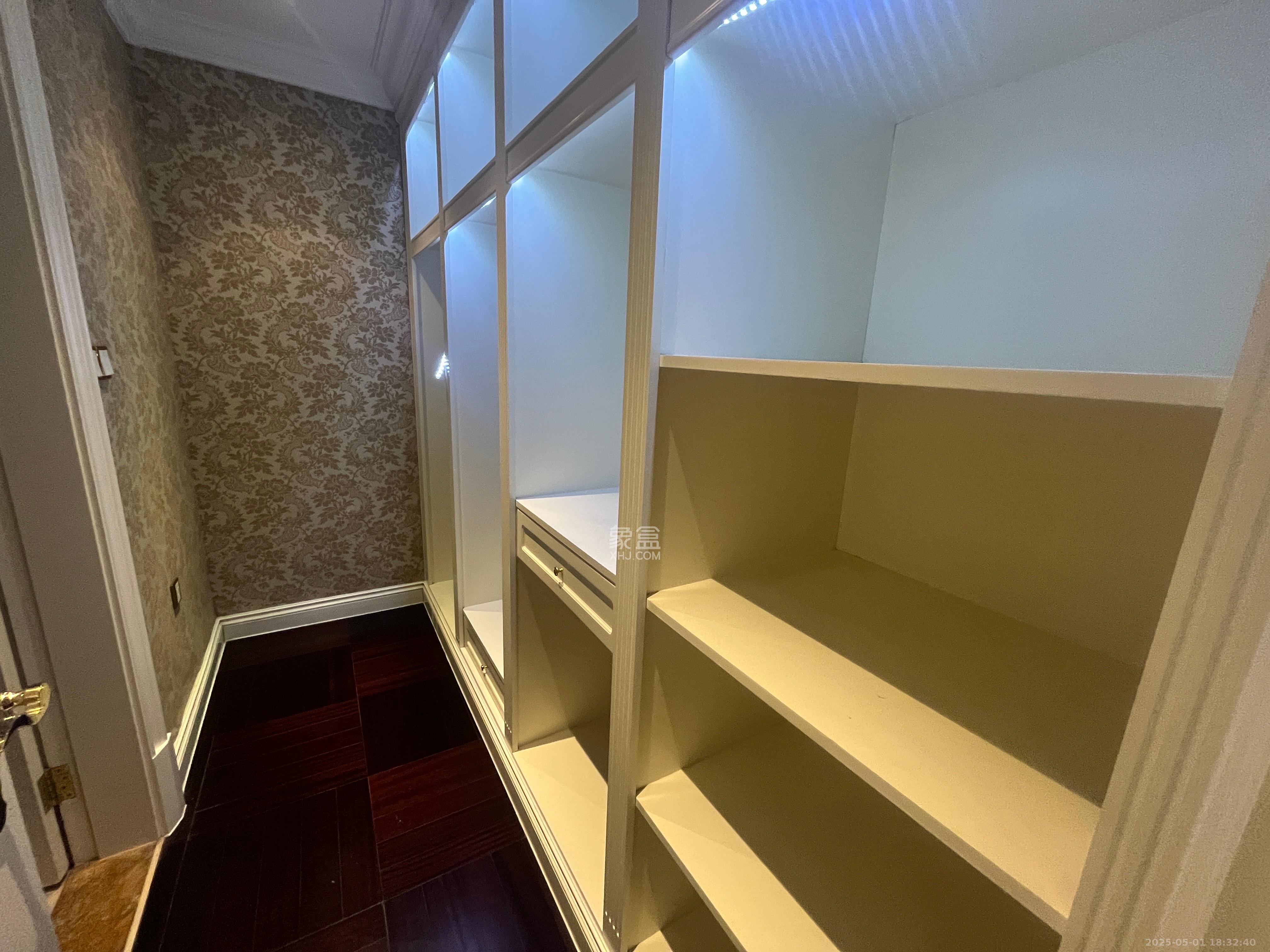 万达公馆 4室2厅4卫 8500.0元/月 万达公馆 4室2厅4卫 8500.0元/月室内图