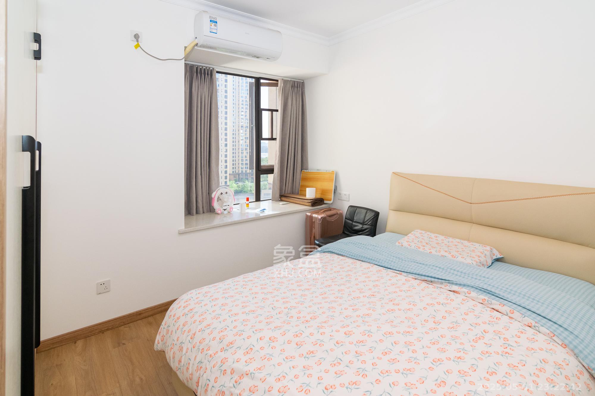 长房星珑湾  4室2厅2卫    109.0万 长房星珑湾  4室2厅2卫    109.0万卧室