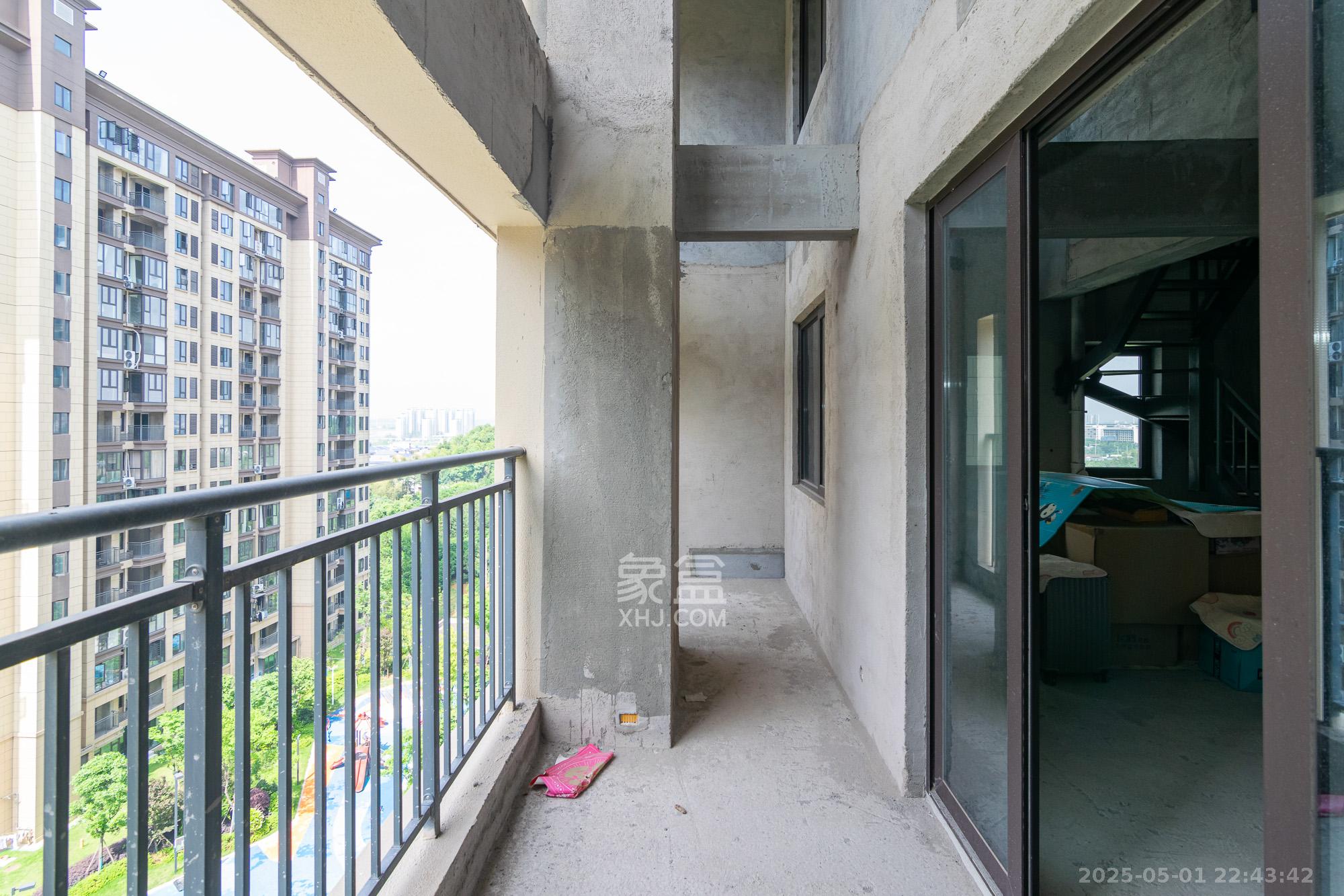 大汉汉府三期(大汉汉学府) 4室2厅2卫 100.0万 大汉汉府三期(大汉汉学府) 4室2厅2卫 100.0万阳台