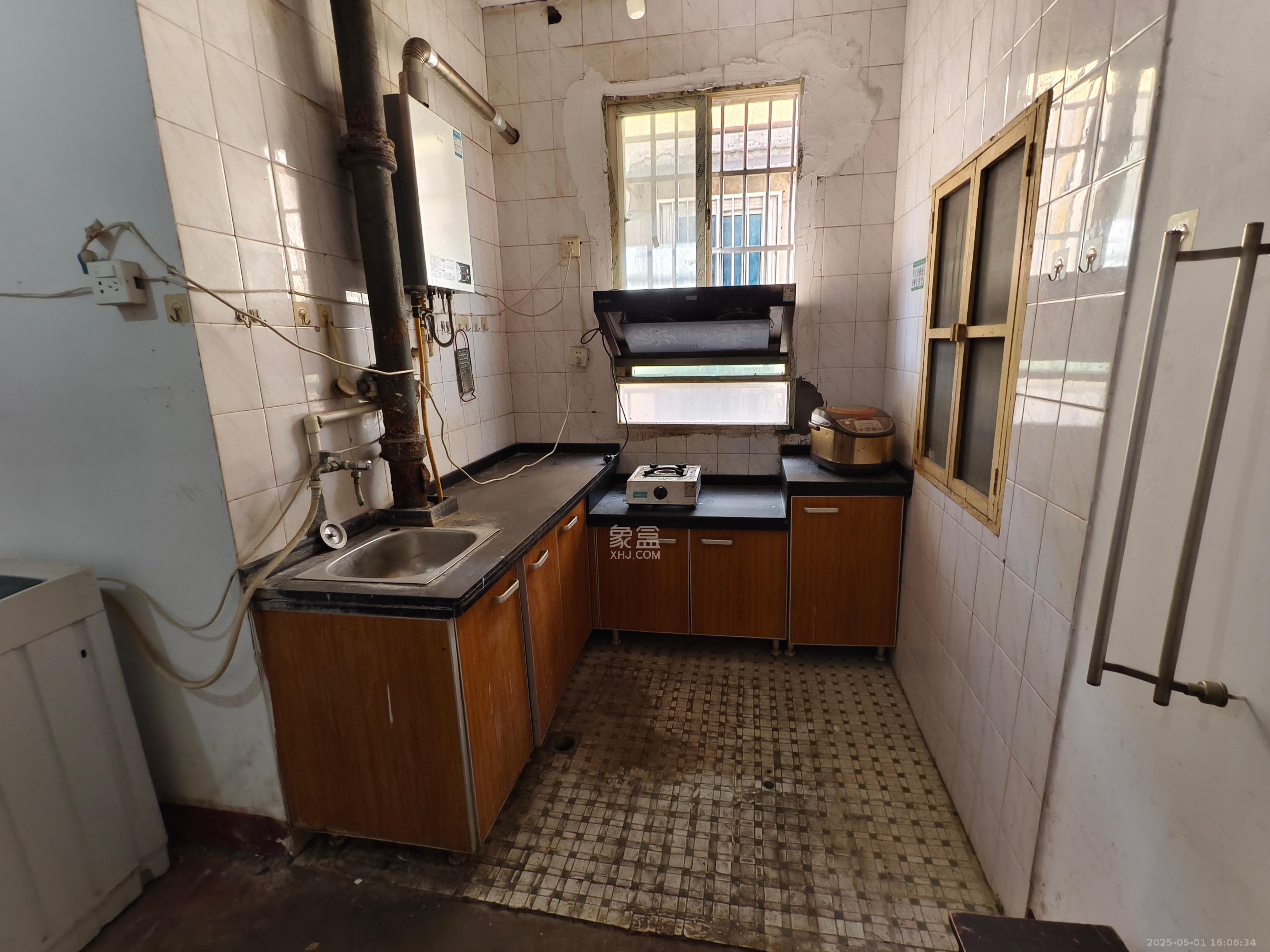 涂家冲社区(涂新小区、农商银行宿舍) 3室2厅1卫 1500.0元/月 涂家冲社区(涂新小区、农商银行宿舍) 3室2厅1卫 1500.0元/月室内图