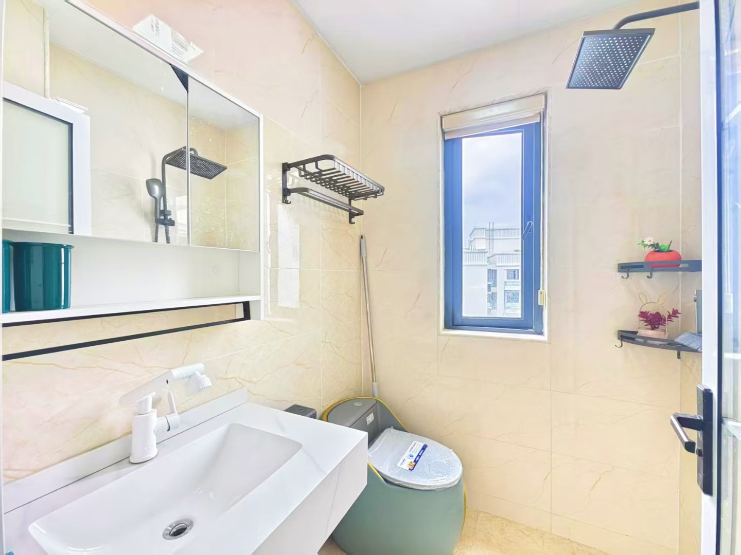 金龙苑 3室2厅1卫 113.0万 金龙苑 3室2厅1卫 113.0万客厅