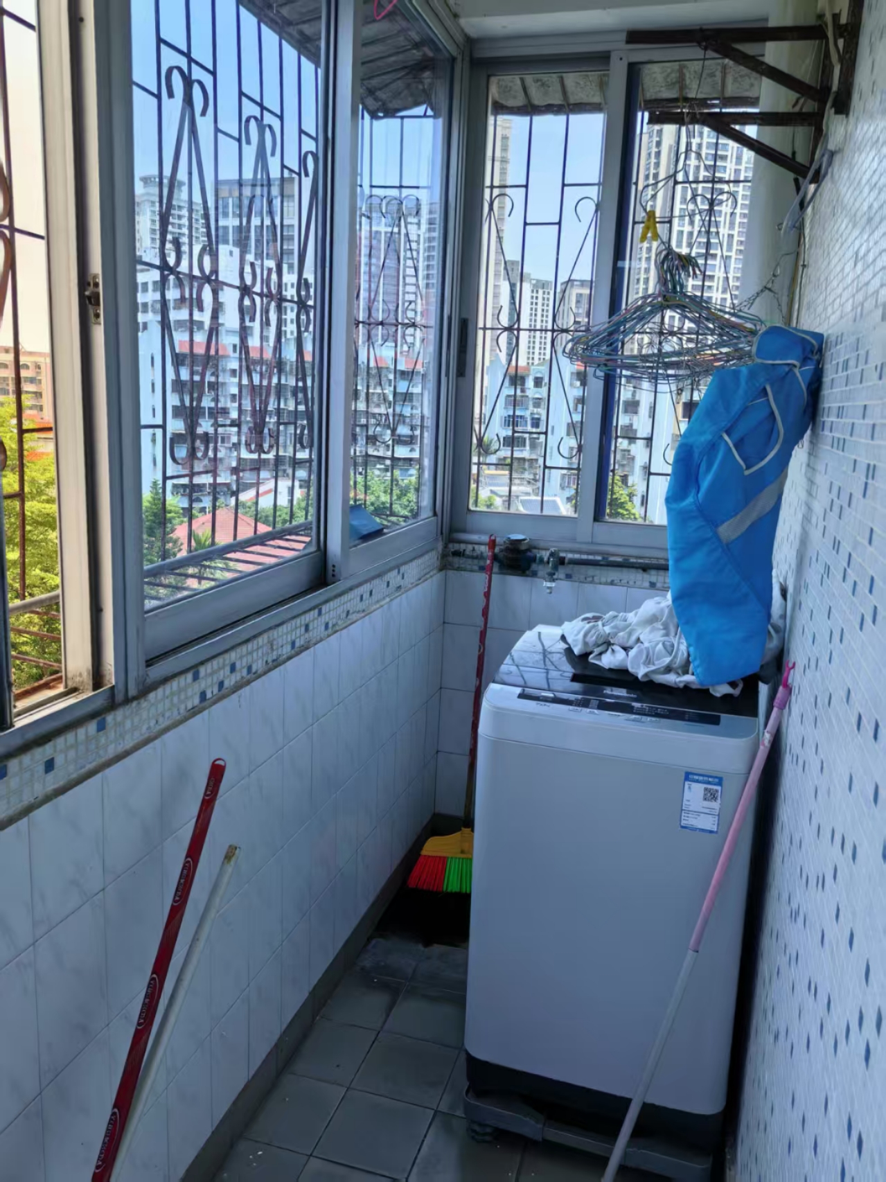 海景湾花园 2室2厅1卫 98.0万 海景湾花园 2室2厅1卫 98.0万阳台