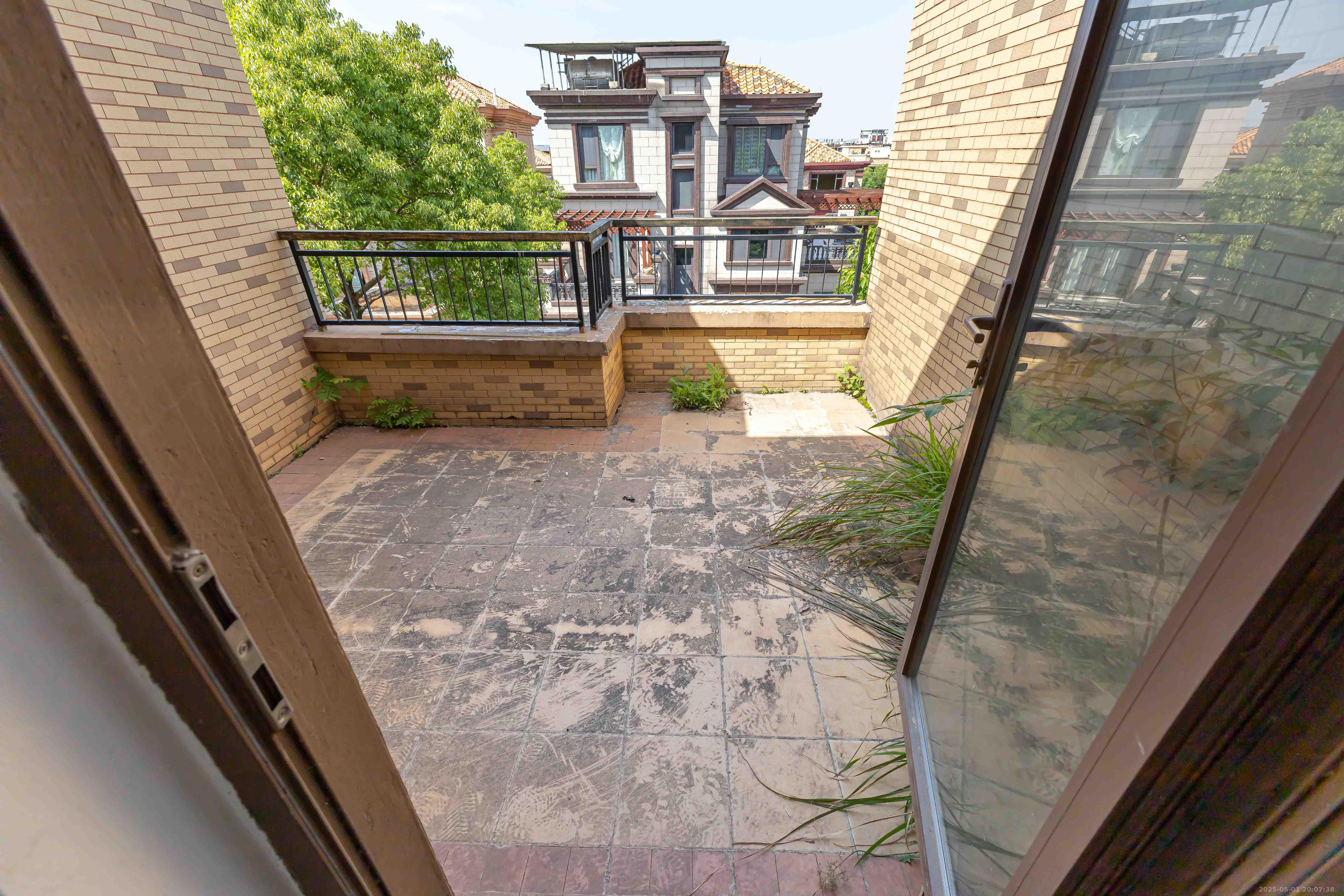 盈峰翠邸 6室2厅3卫 470.0万 盈峰翠邸 6室2厅3卫 470.0万阳台