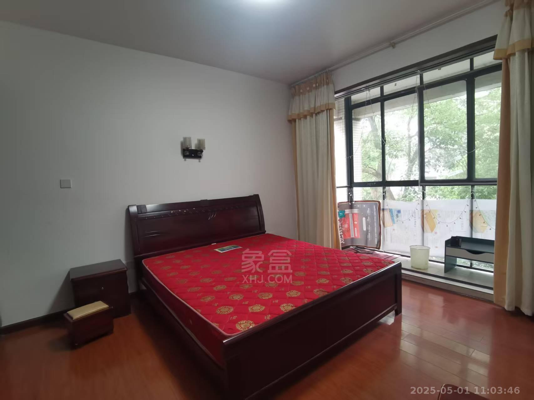 城市风景  3室2厅2卫   1800.00元/月室内图